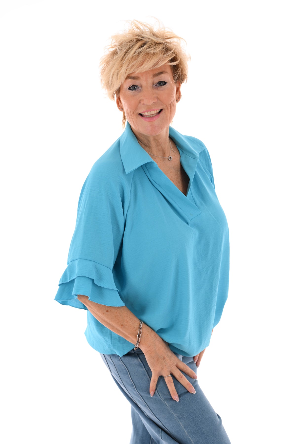 Top v-hals met korte roezelmouwen aquablauw