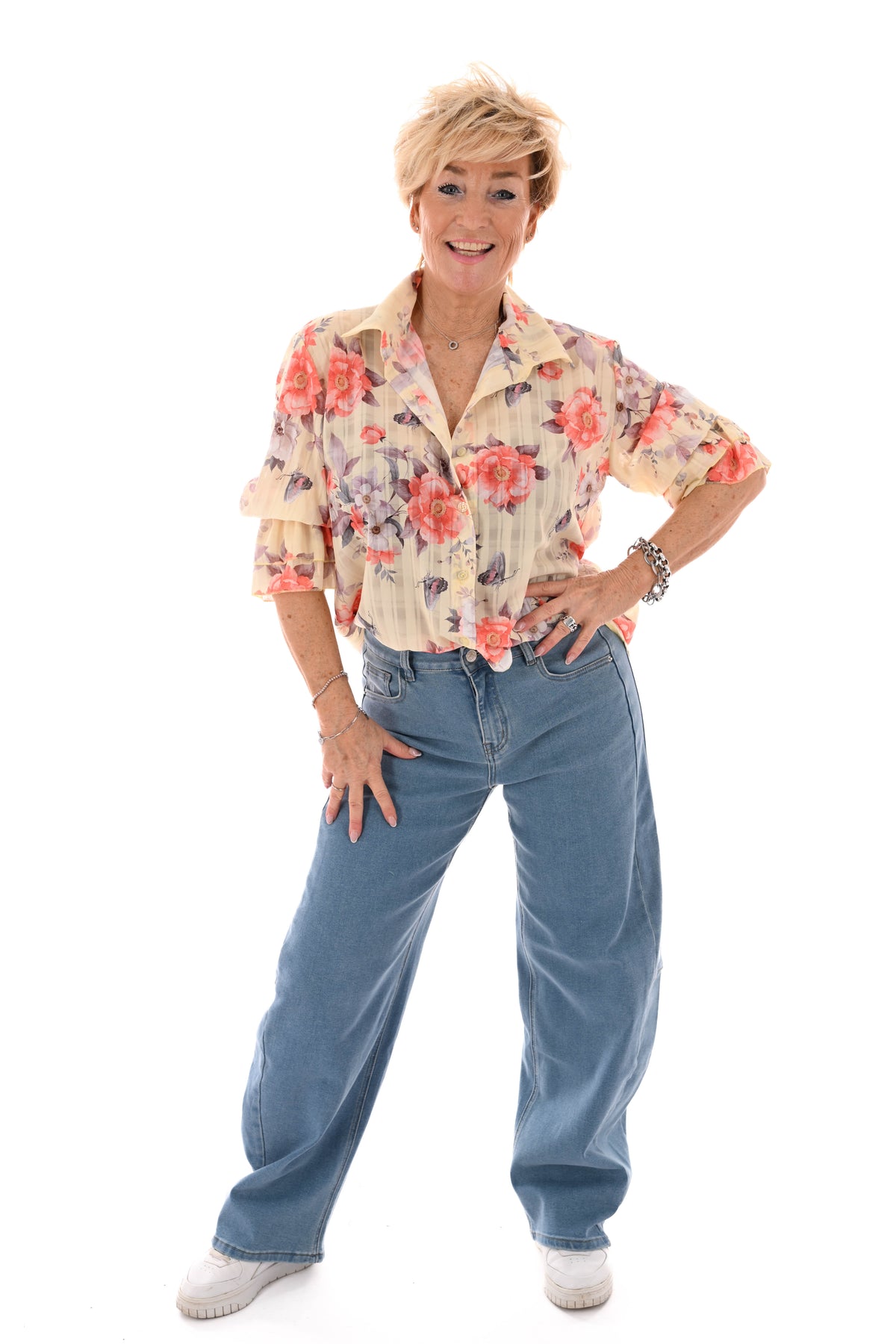 Doorknoop blouse flowers lichtgeel