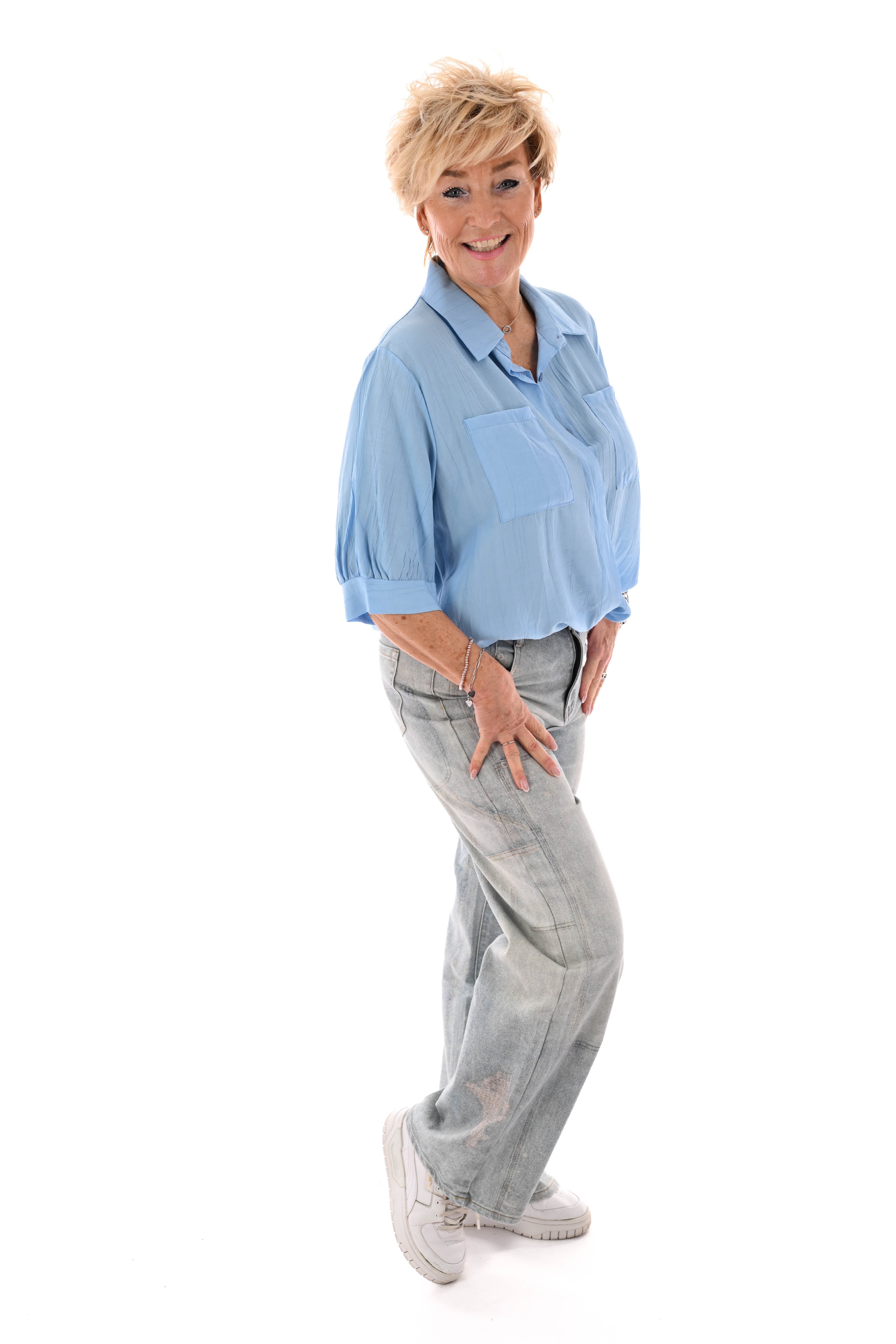 Doorknoop blouse met borstzakken uni lichtblauw