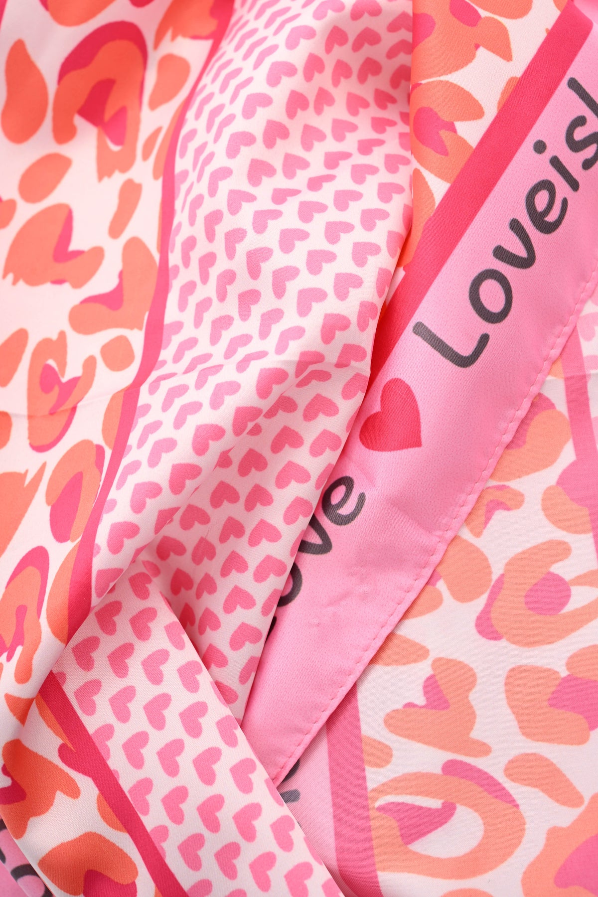 Kort sjaaltje Love is roze