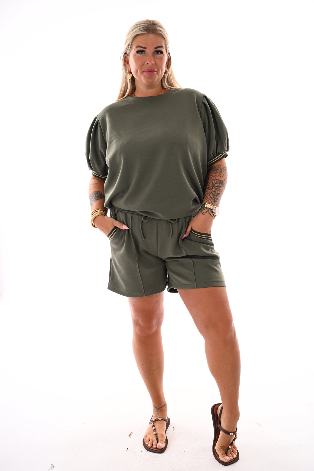Twinset korte pofmouwen uni legergroen