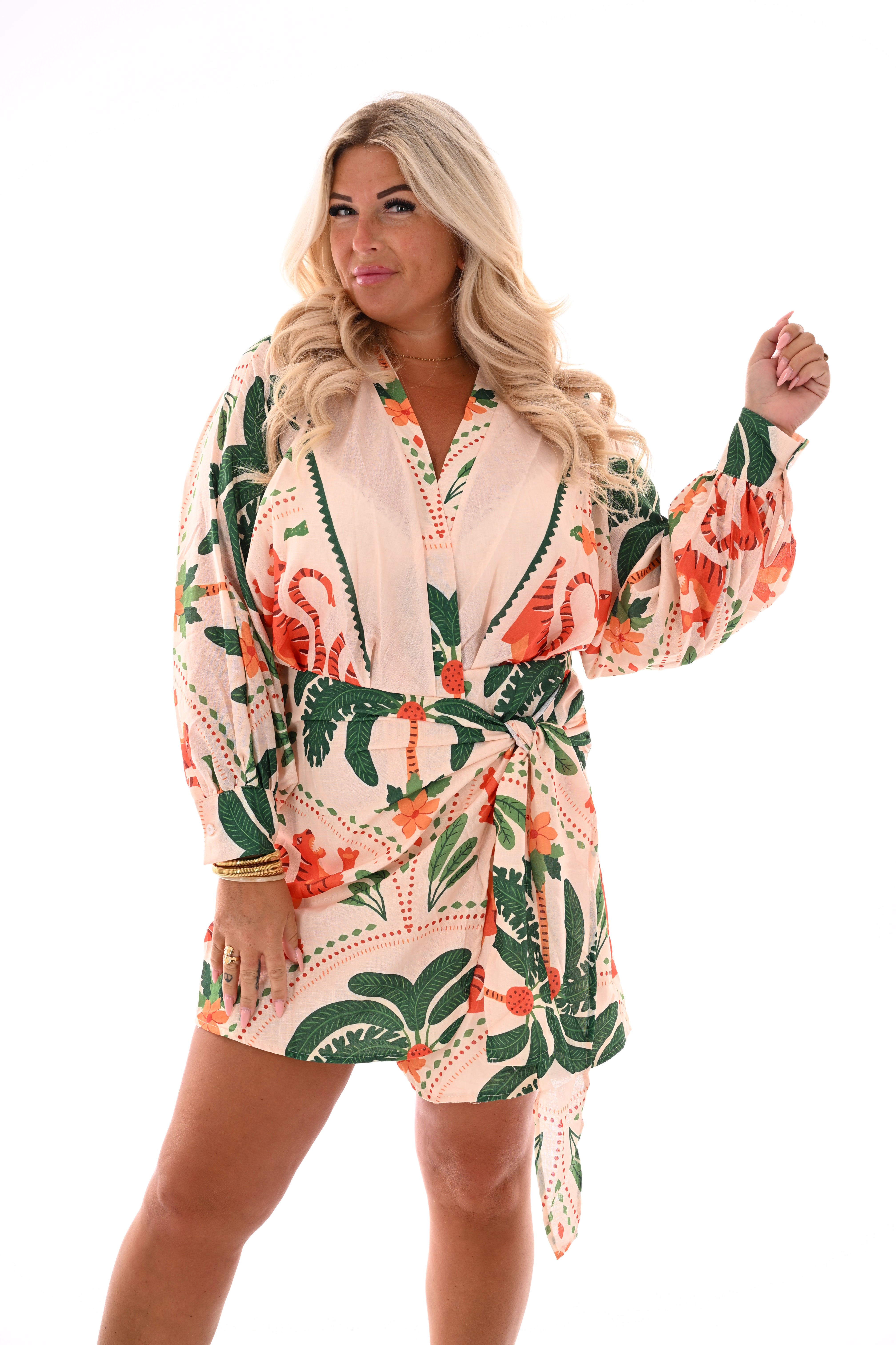 Korte wikkeljurk print panters creme