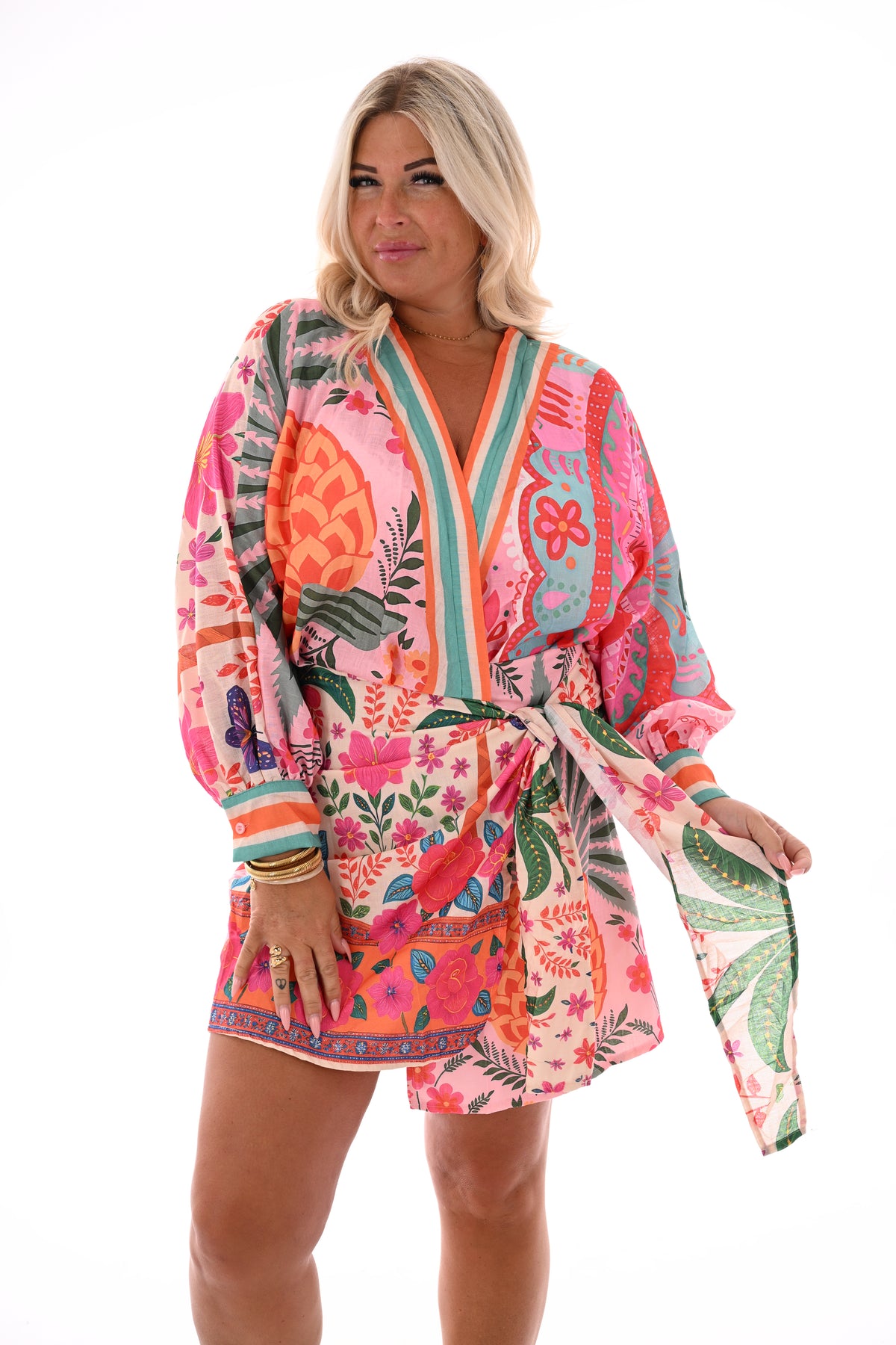 Korte wikkeljurk print bloemen fuchsia