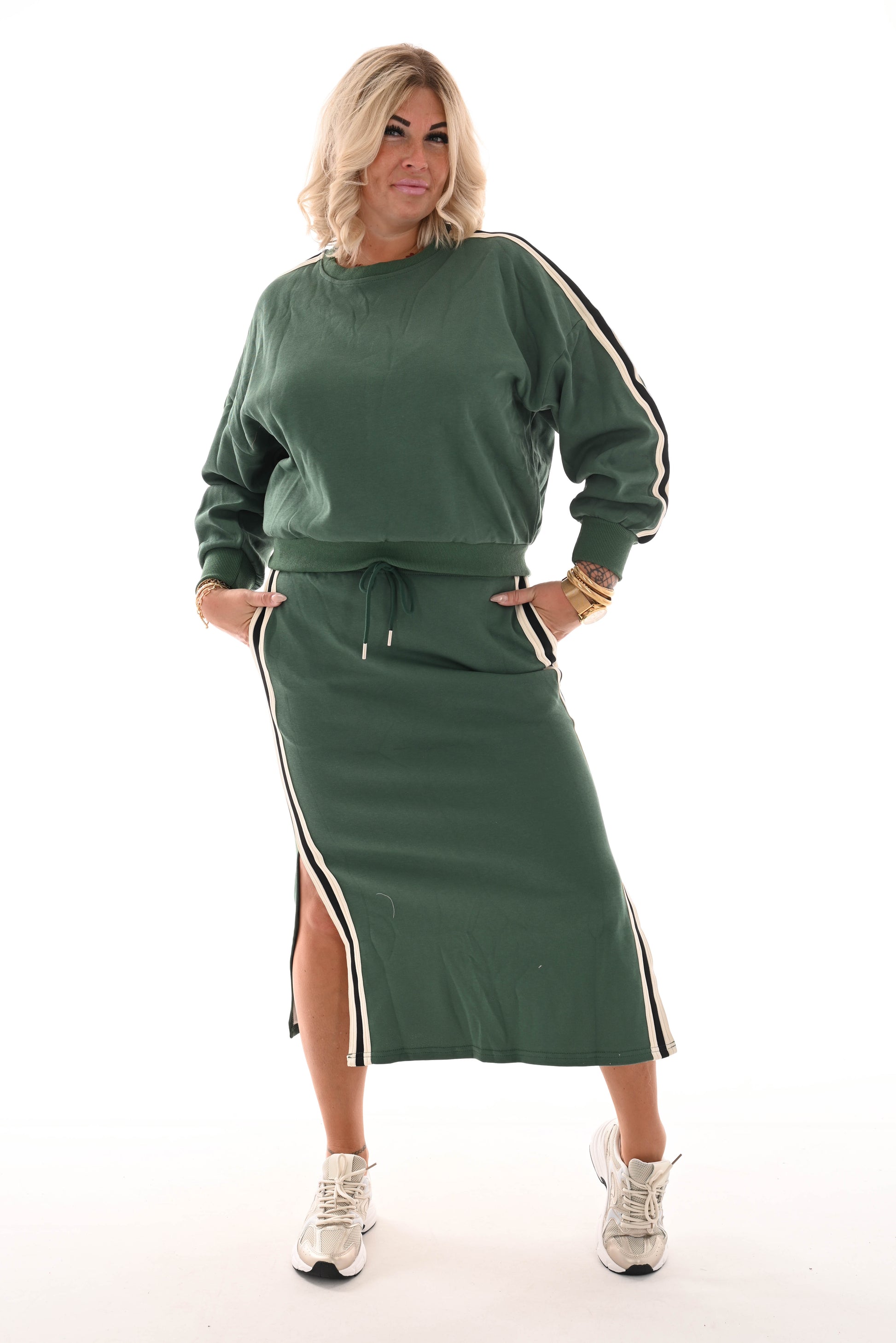 Tweedelig set sweater en rok groen