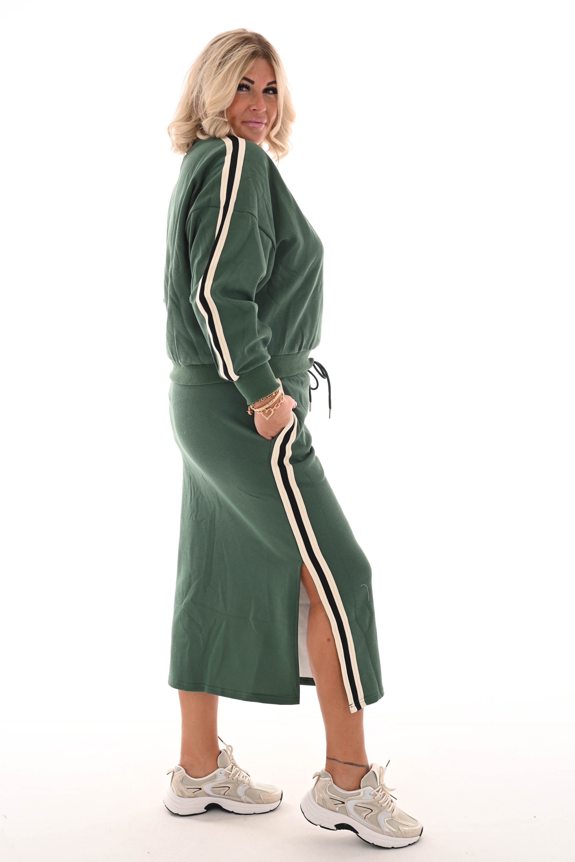 Tweedelig set sweater en rok groen