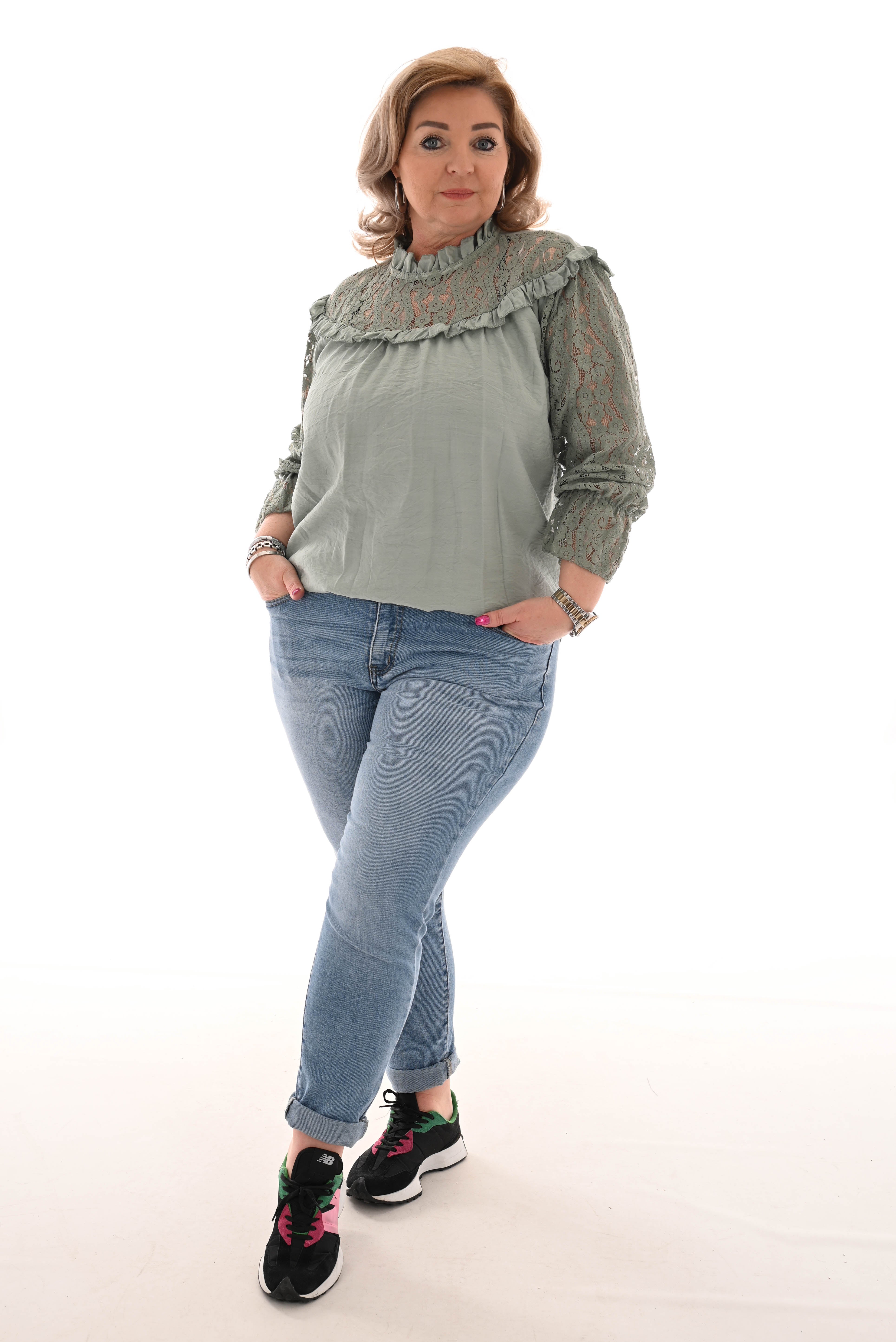 Blouse met kanten hals 3/4e mouw lindegroen