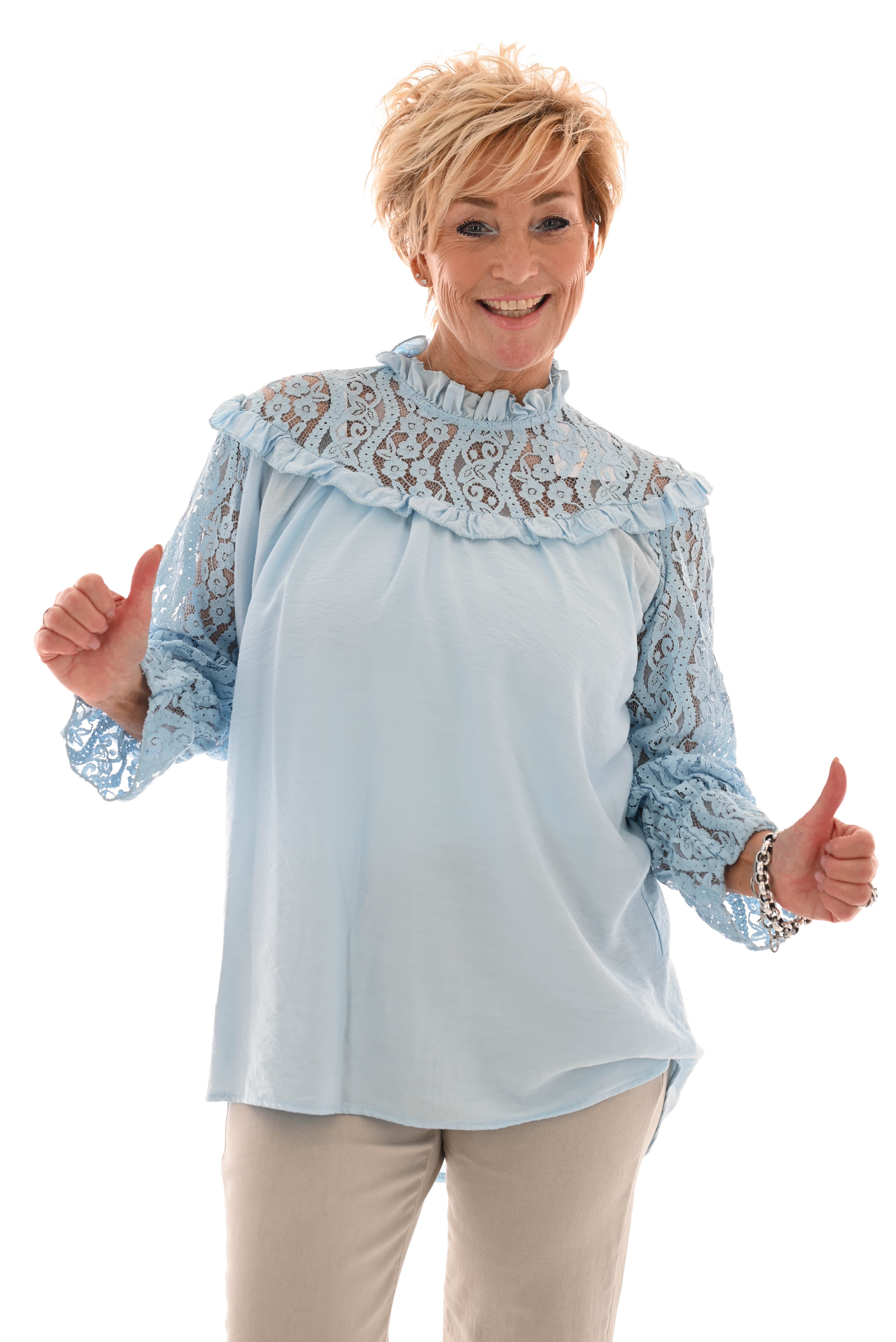 Blouse met kanten hals 3/4e mouw lichtblauw