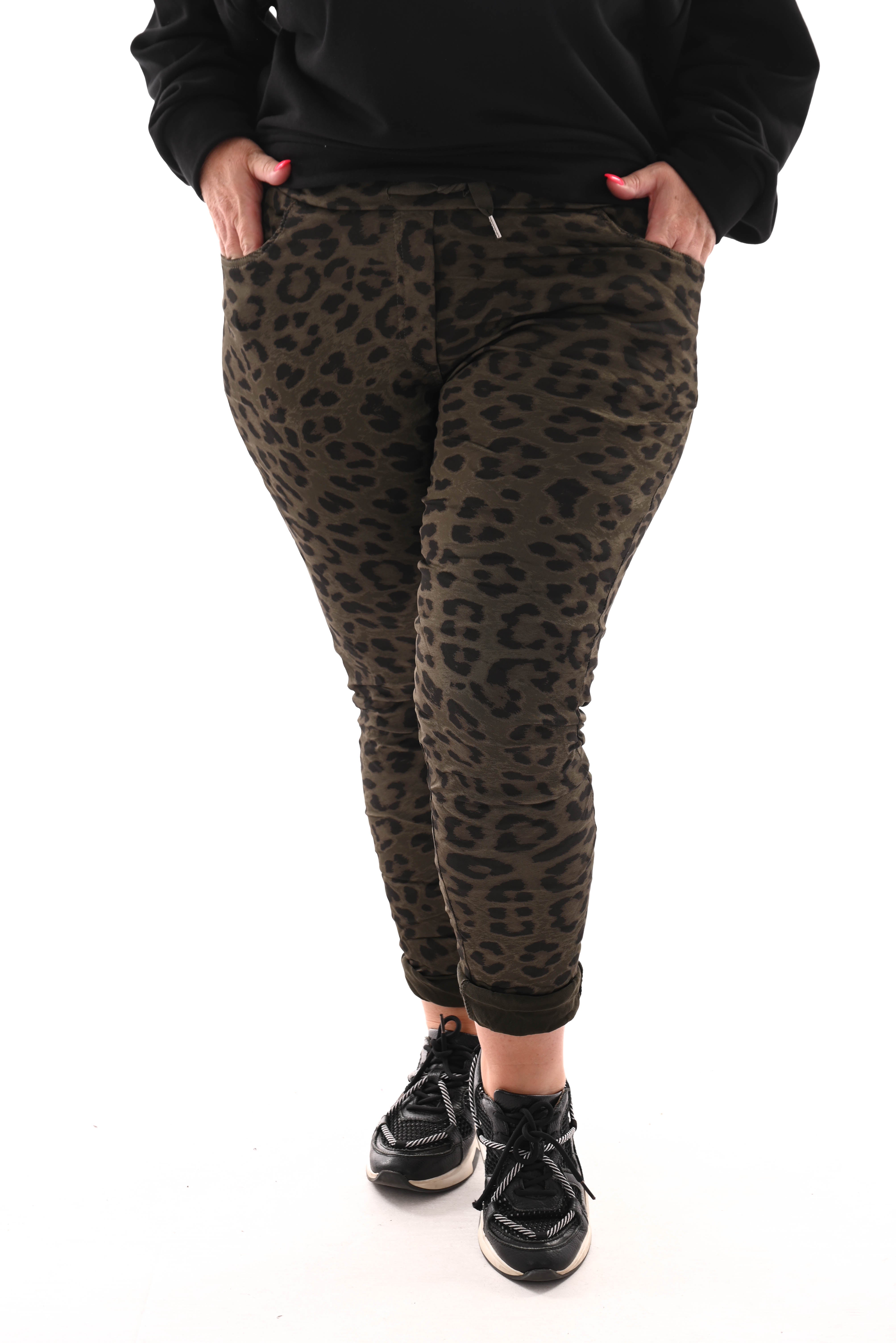 Silky stretchbroek panterprint legergroen