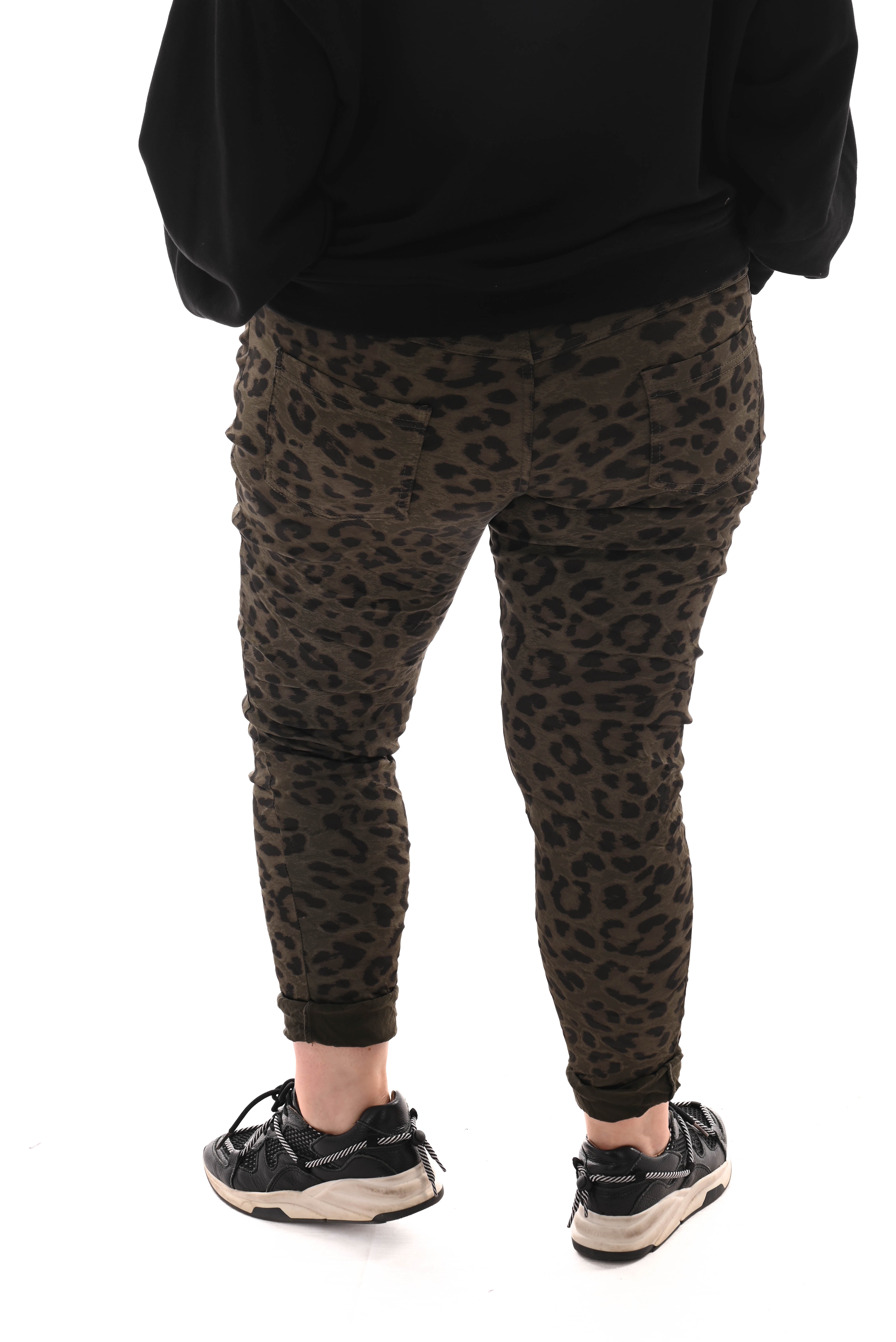 Silky stretchbroek panterprint legergroen