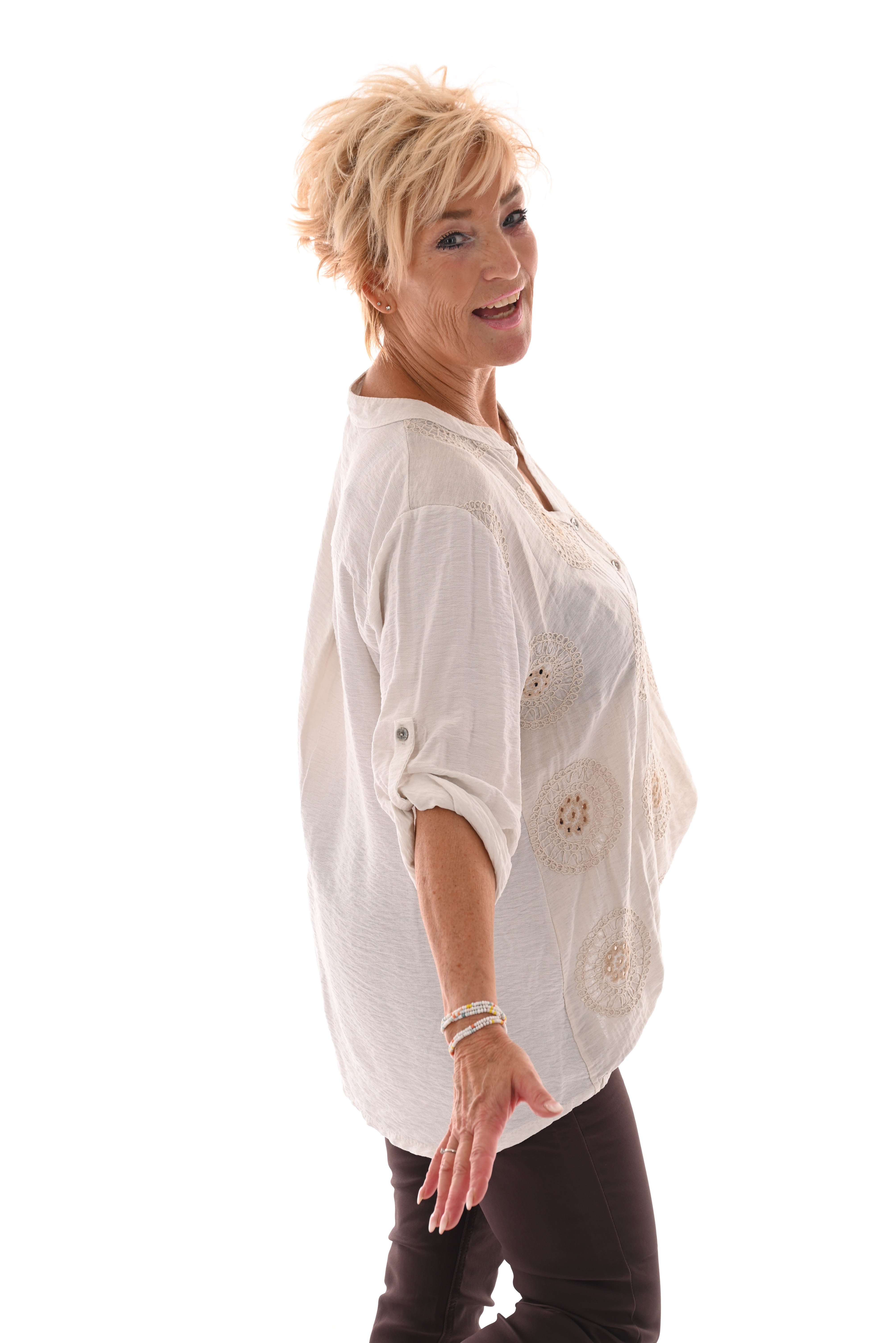 Blouse v-hals ophaalmouwen mandala roomwit