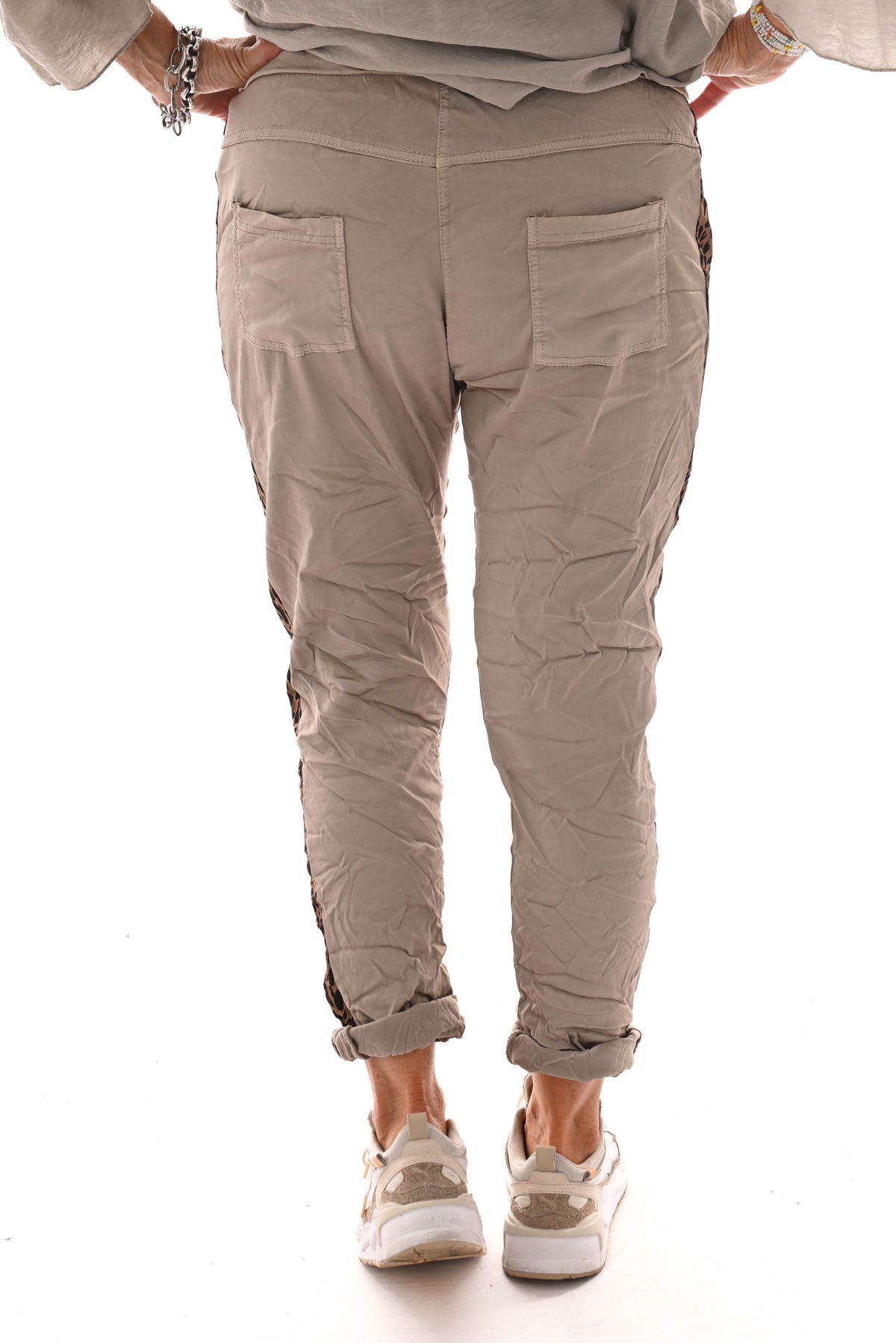 Silky stretchbroek panterbies beige