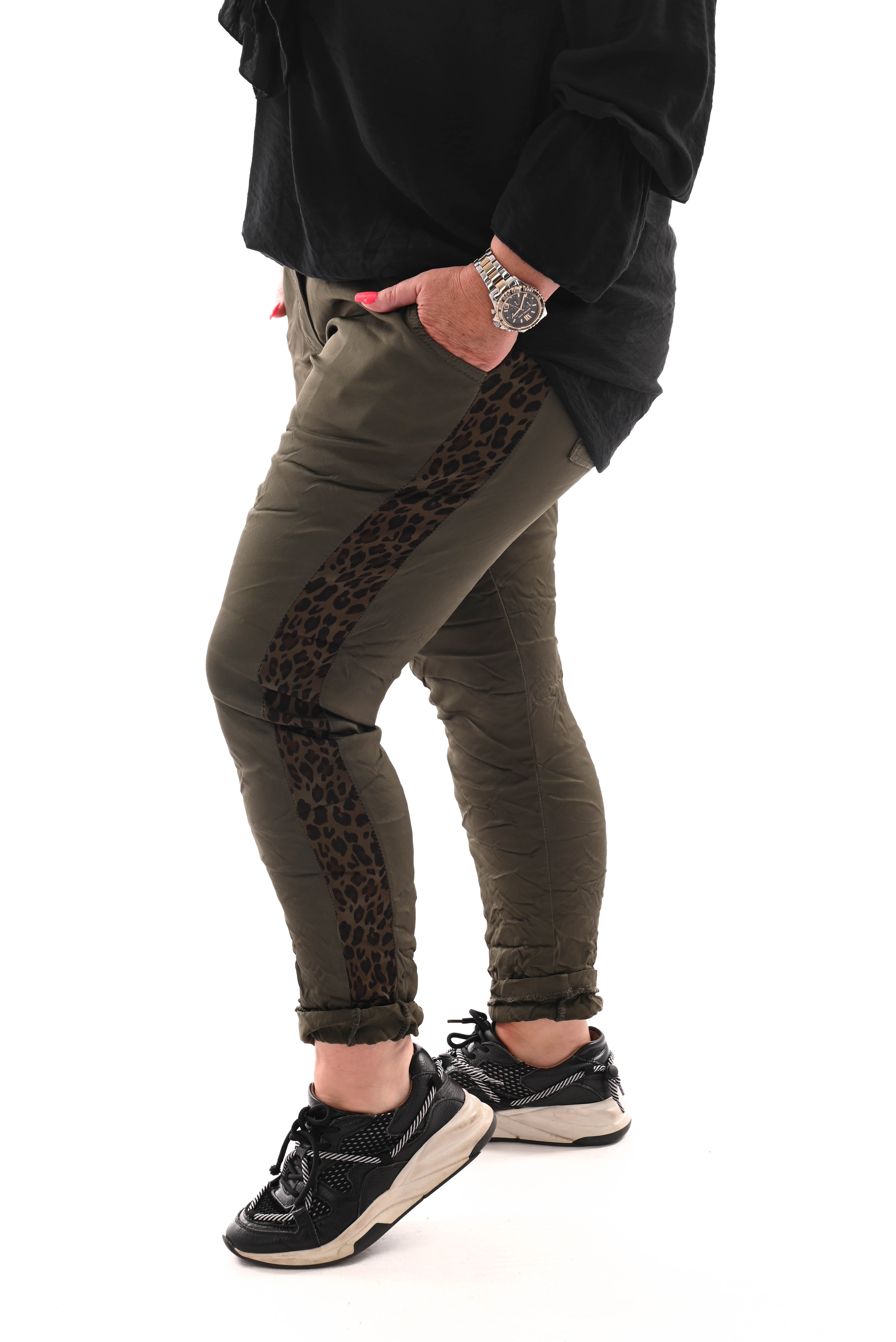 Silky stretchbroek panterbies legergroen