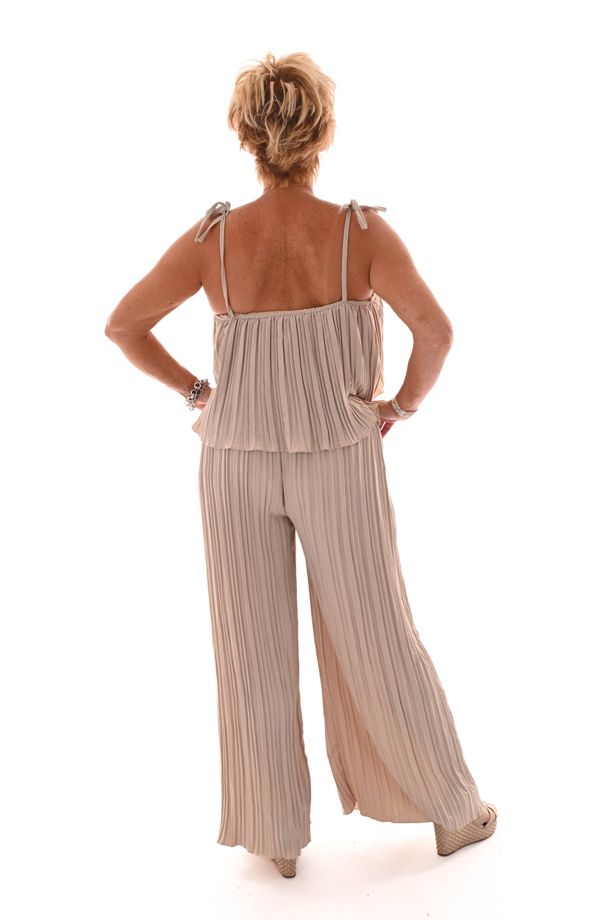 Jumpsuit mouwloos plisse beige