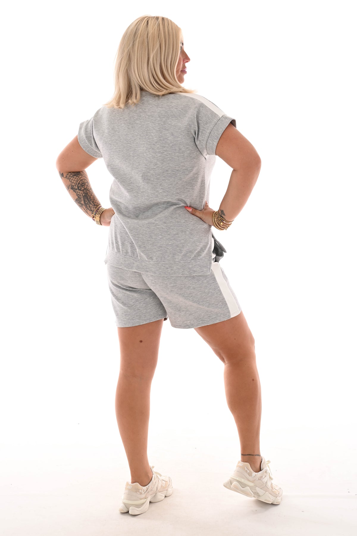 Tweedelig set short met bies grijs