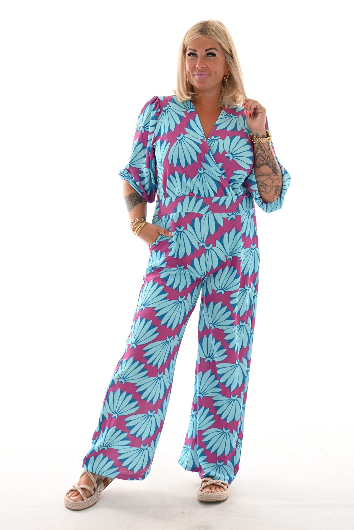 Jumpsuit overslag print bloemen magenta/blauw