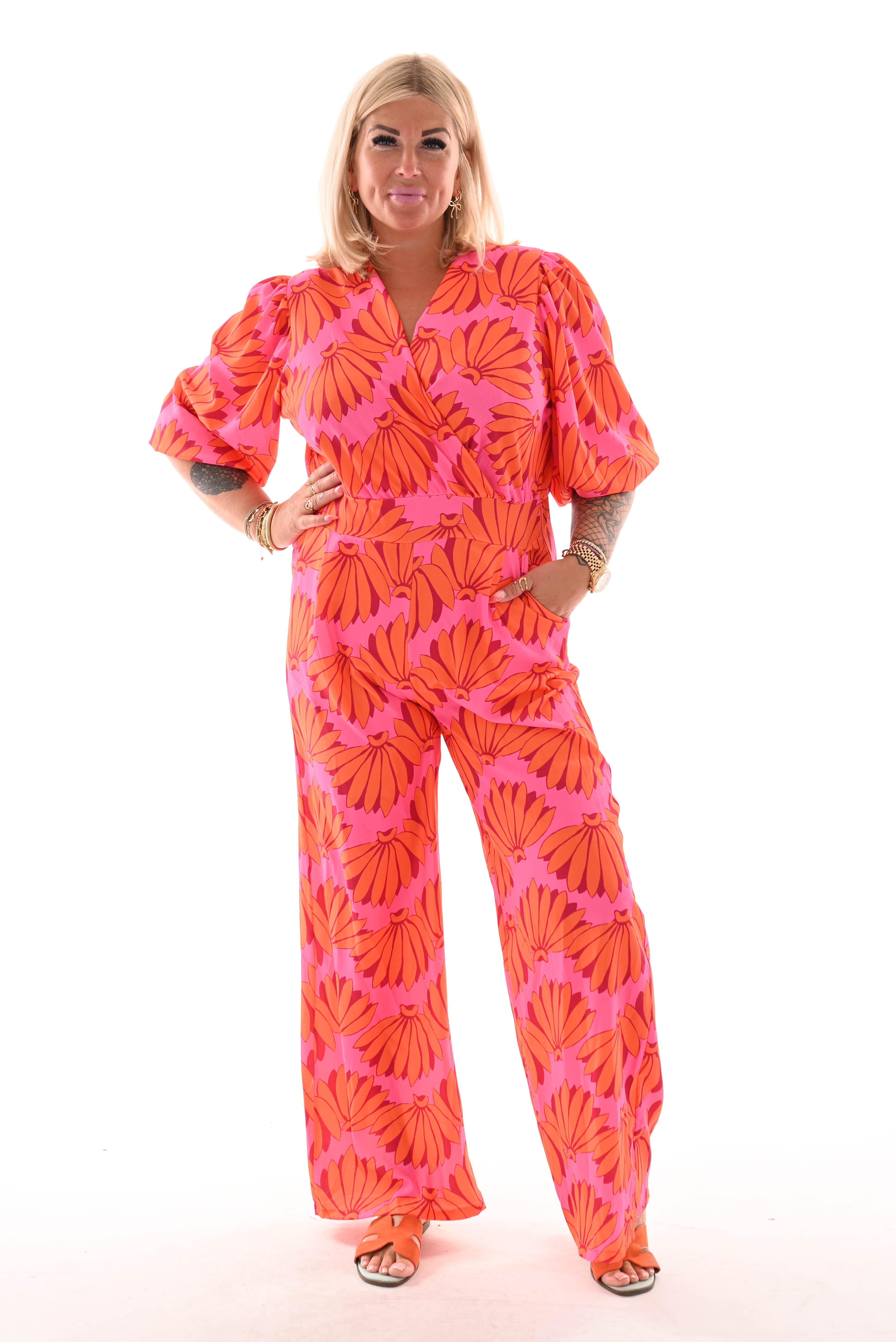 Jumpsuit overslag print bloemen roze/oranje