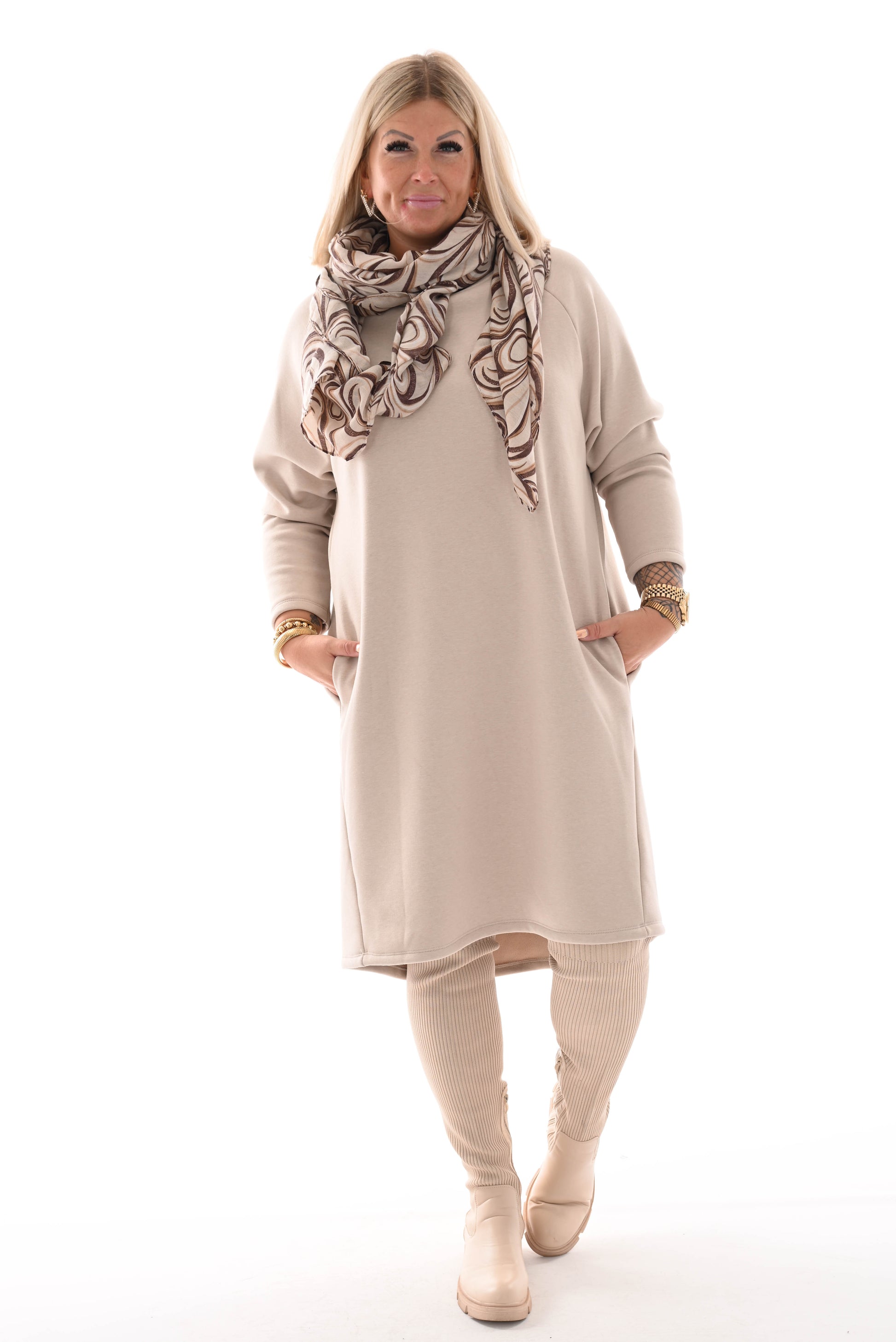 Sweater dress ronde hals met zakken beige