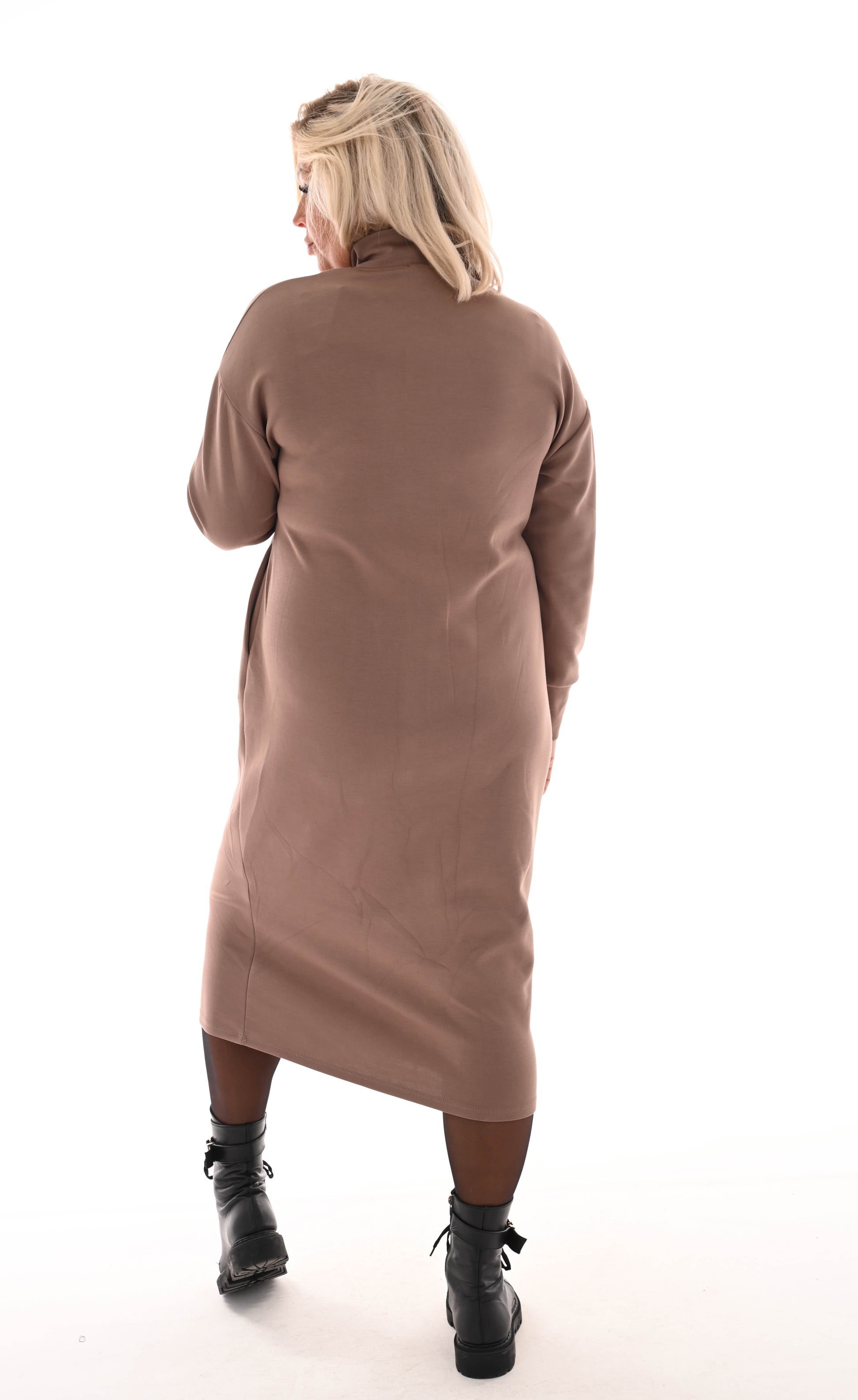 Sweater dress lang met turtle neck en zakken taupe