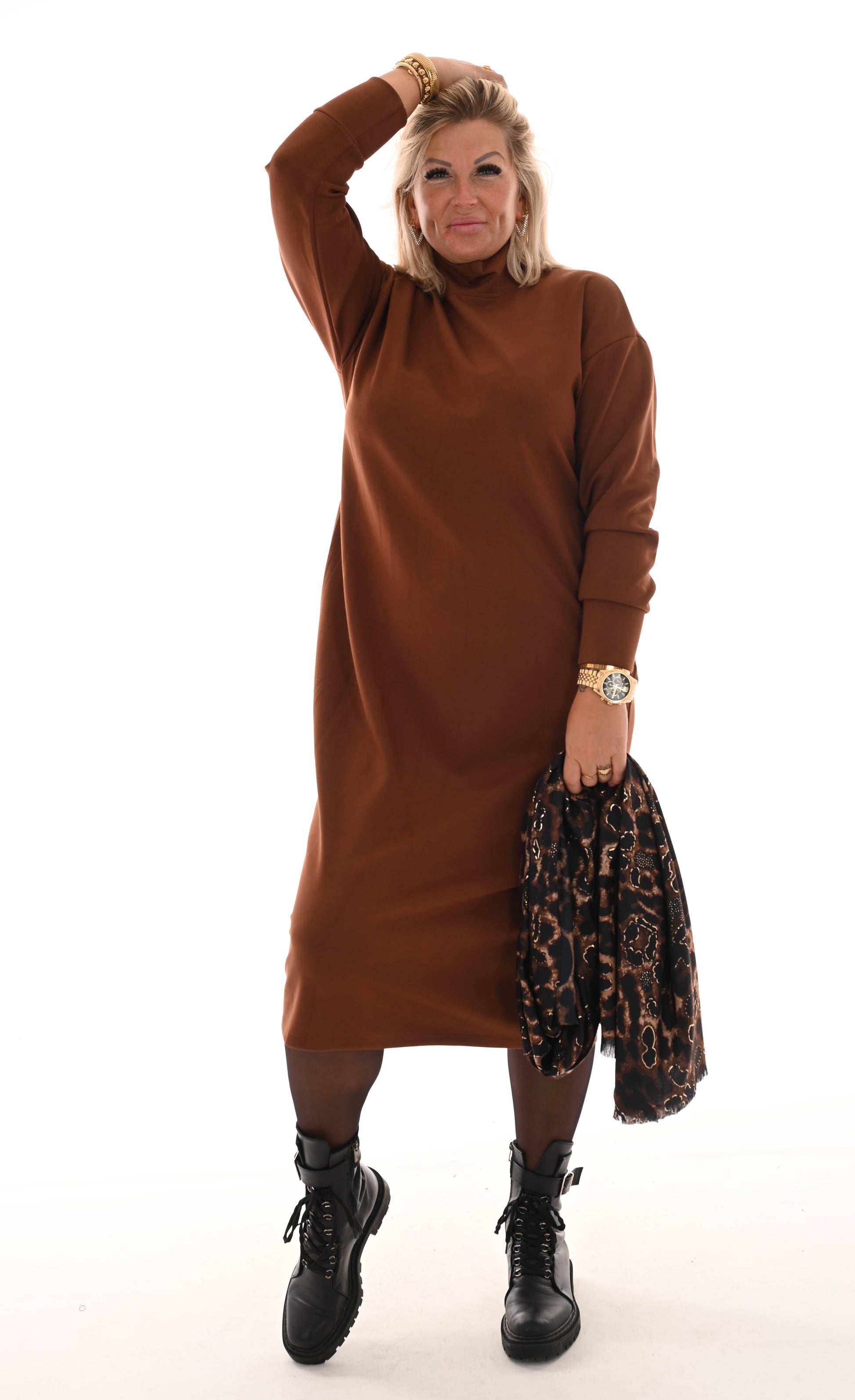 Sweater dress lang met turtle neck en zakken bruin