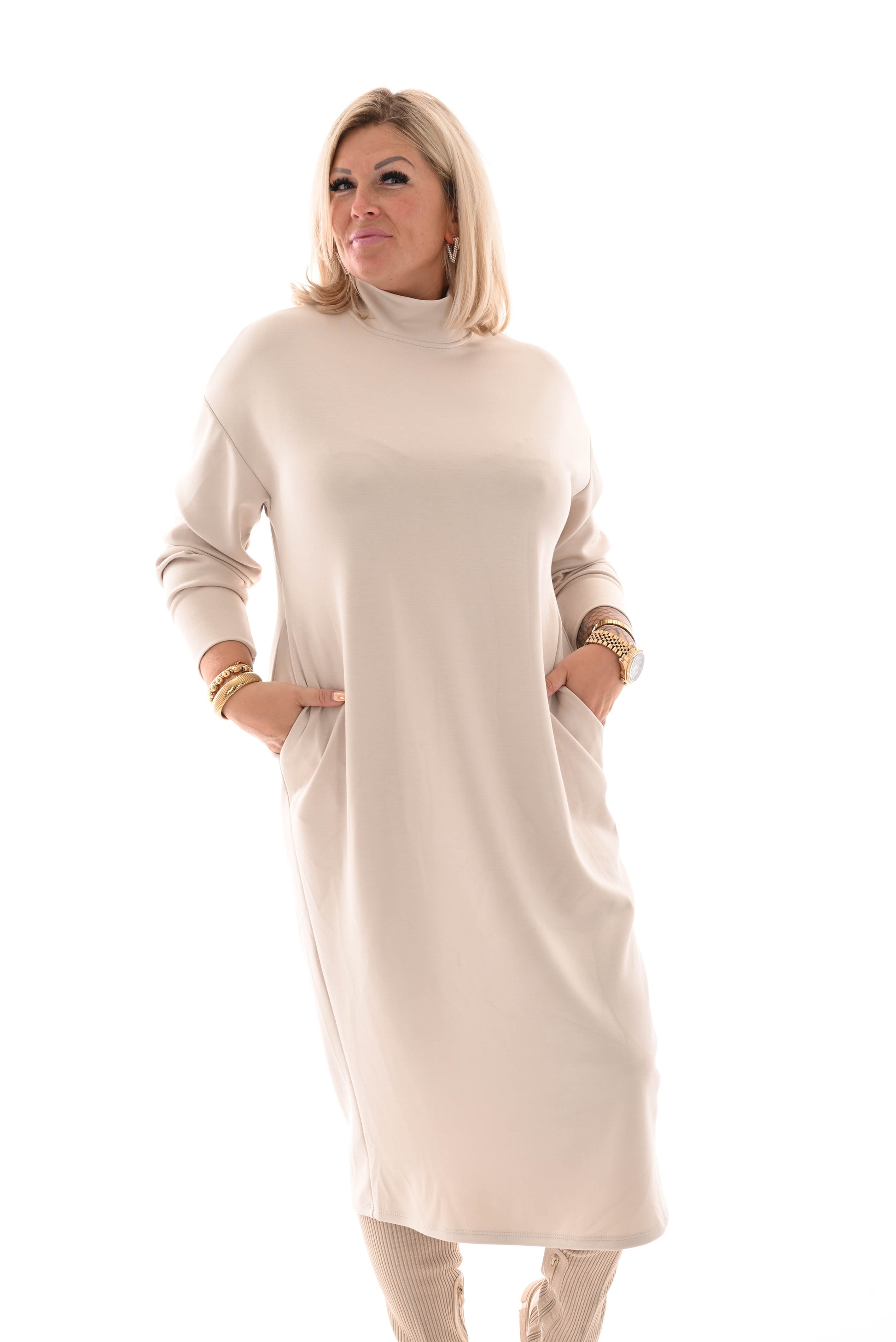 Sweater dress lang met turtle neck en zakken beige