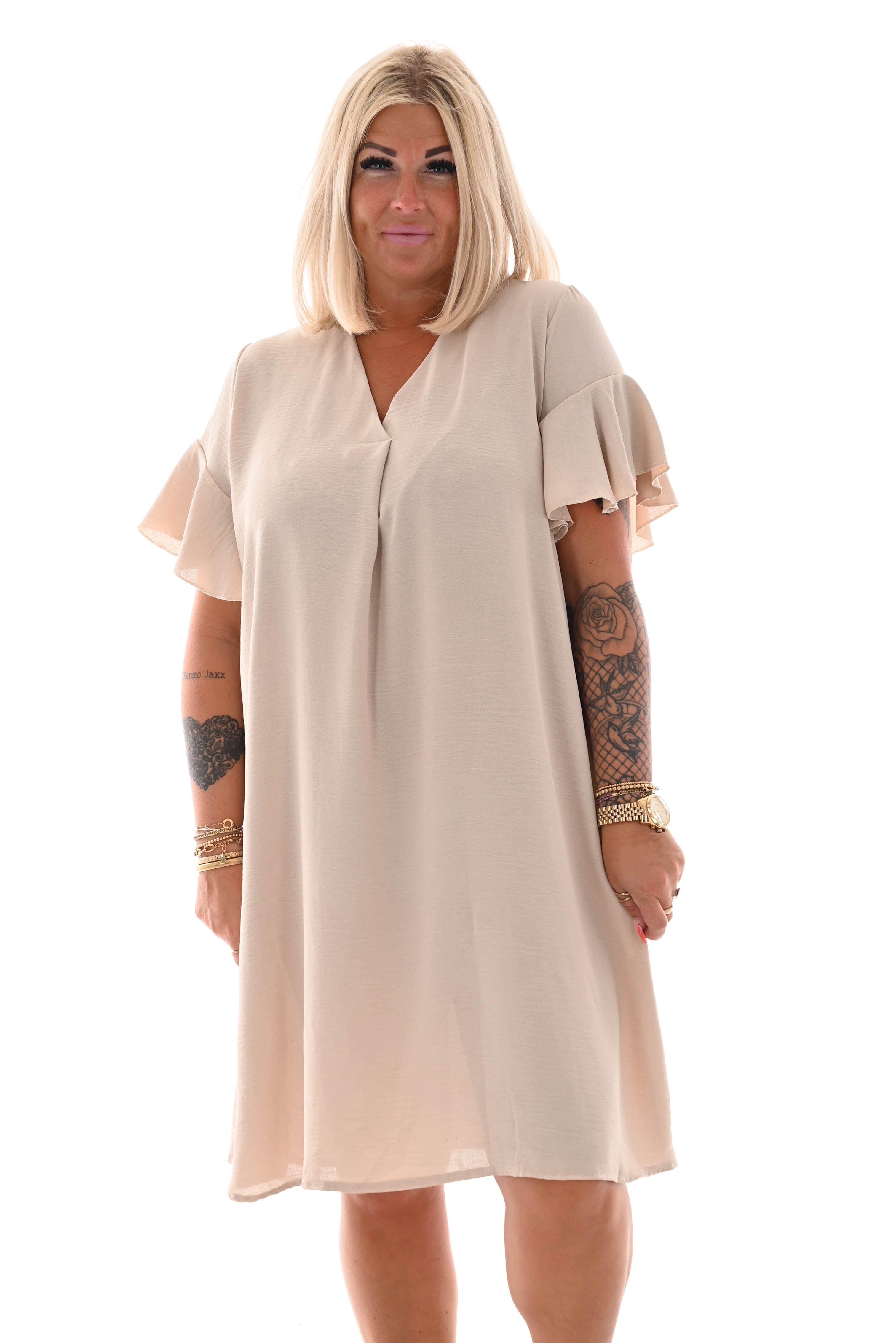 Jurk v-hals roezelmouwen uni beige