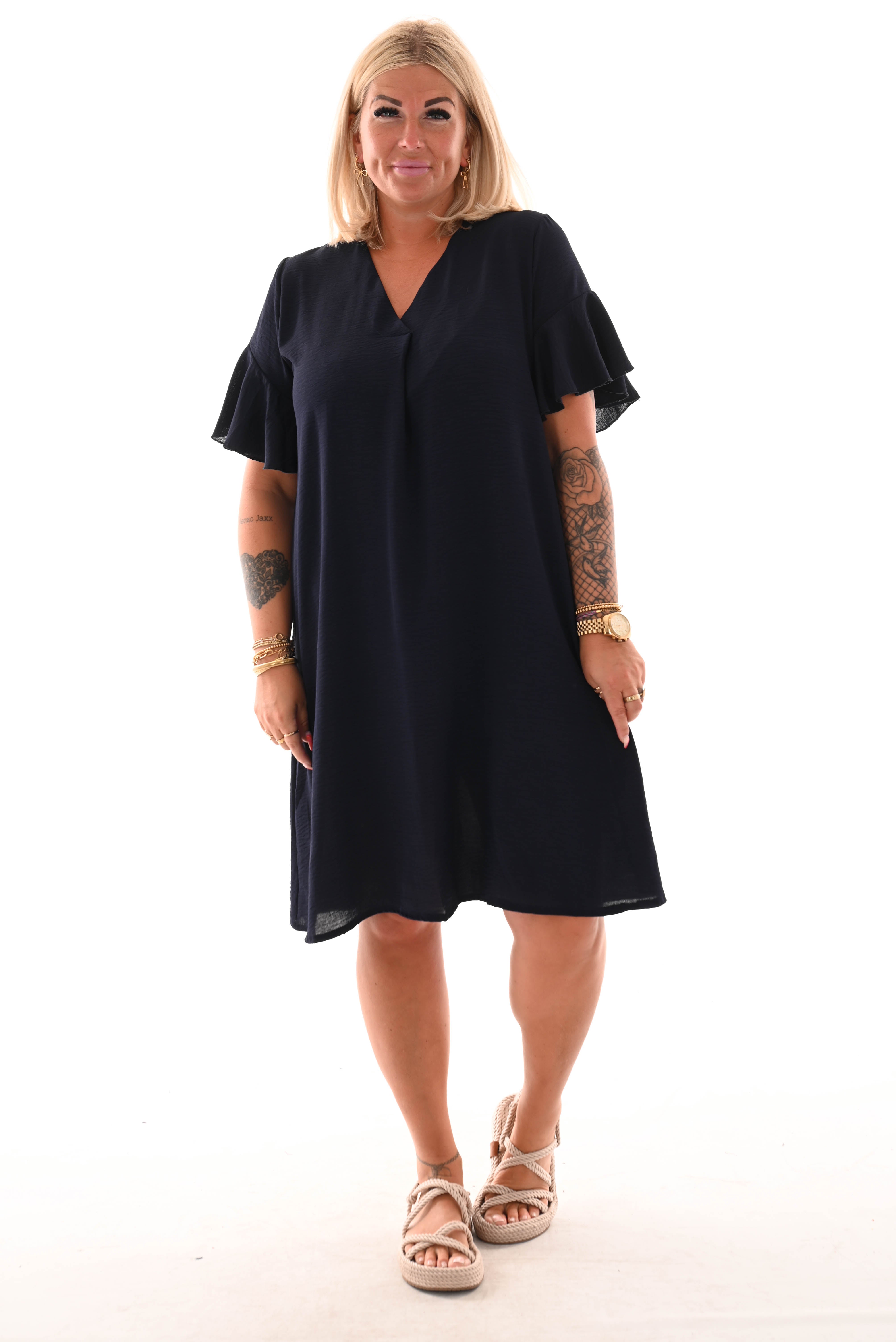 Jurk v-hals roezelmouwen uni marineblauw