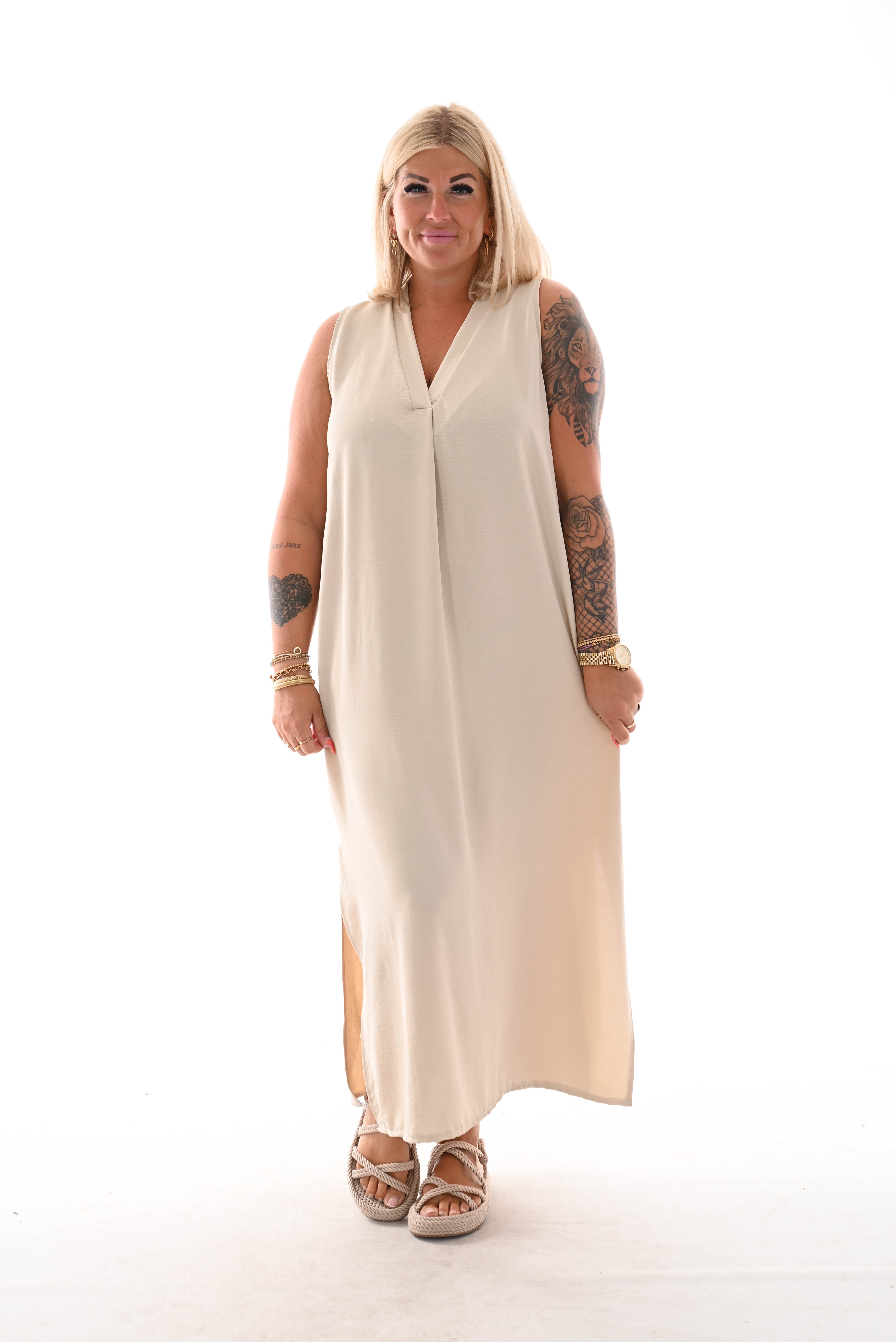 Mouweloze jurk v-hals uni beige
