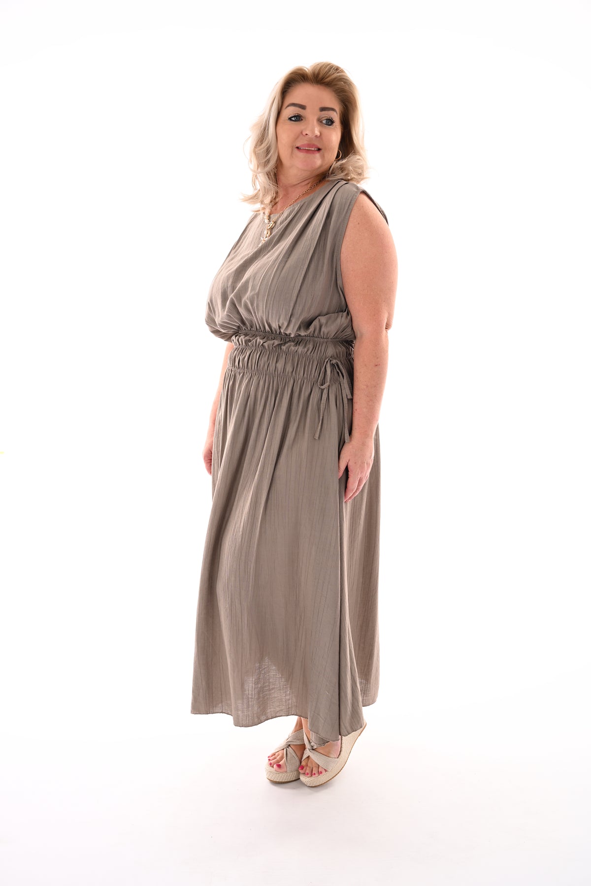 Lange jurk gedrapeerde taille taupe