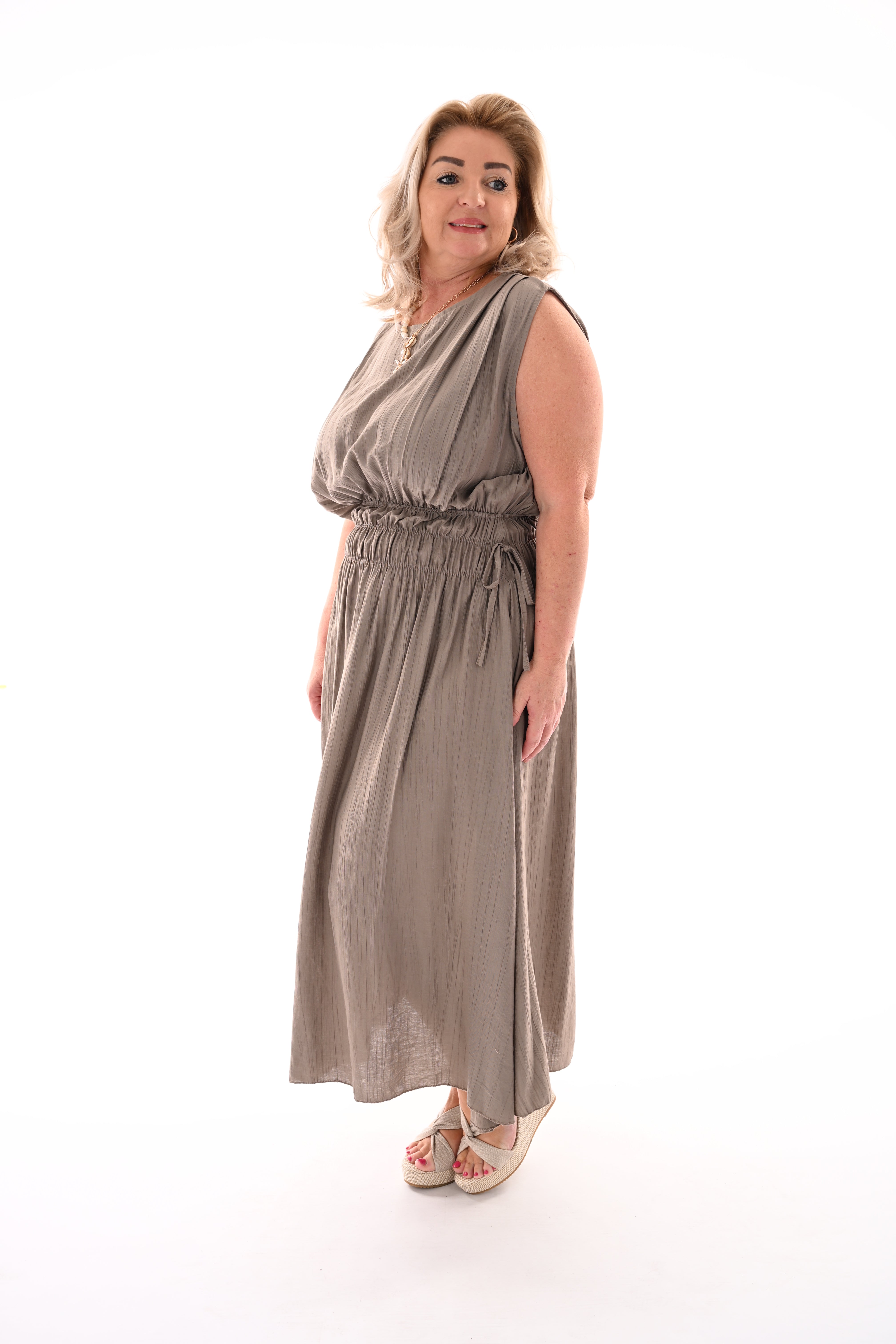 Lange jurk gedrapeerde taille taupe