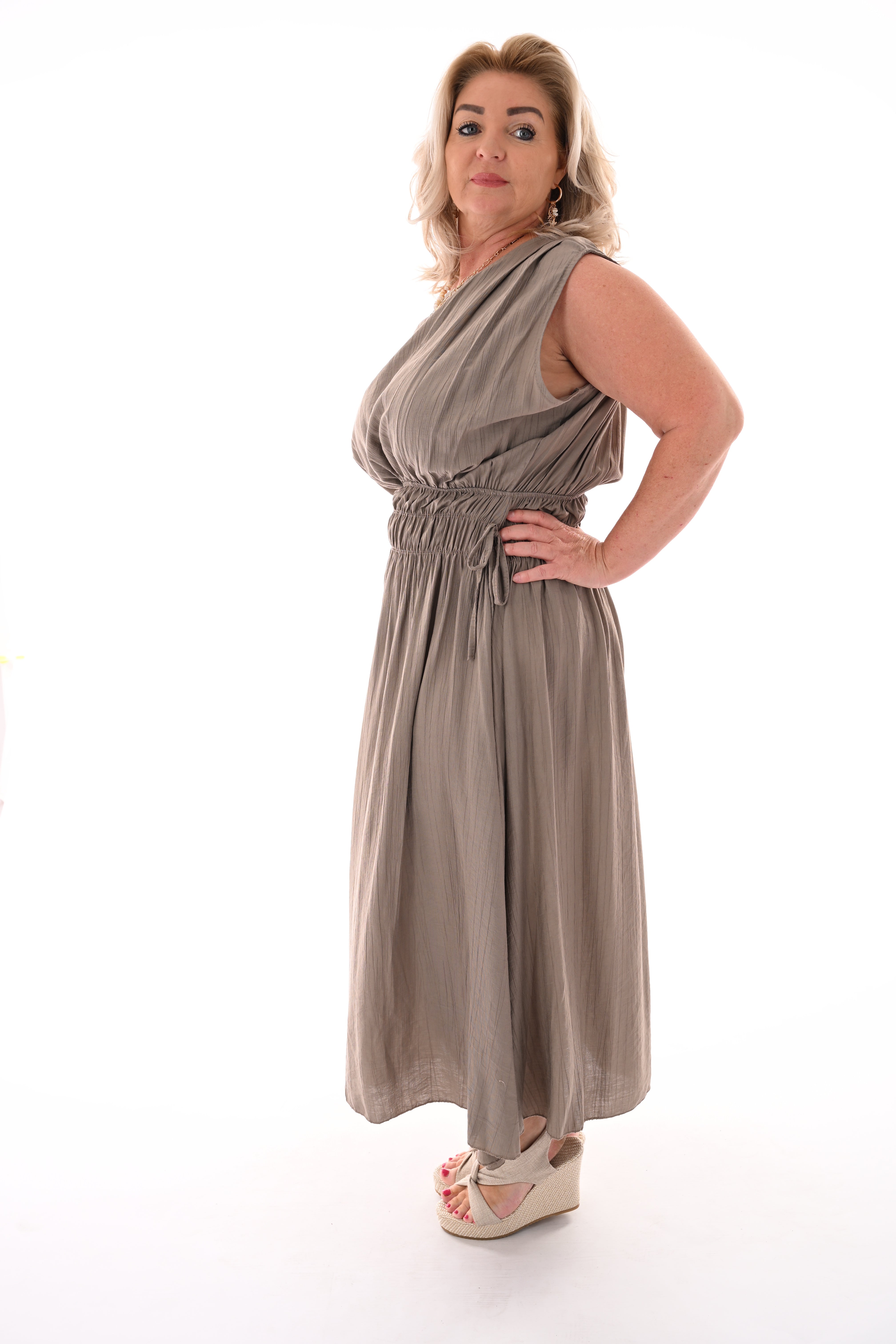 Lange jurk gedrapeerde taille taupe