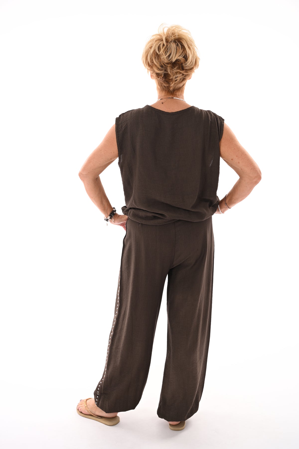 Tweedelig set korte pof top met studs donkerbruin