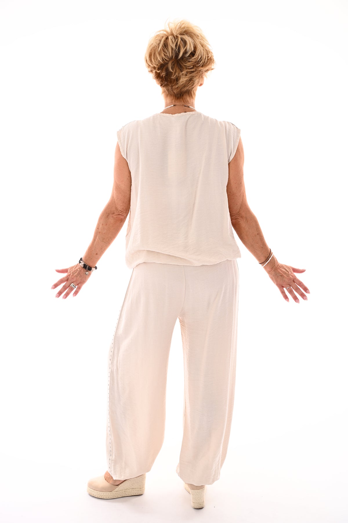Tweedelig set korte pof top met studs beige