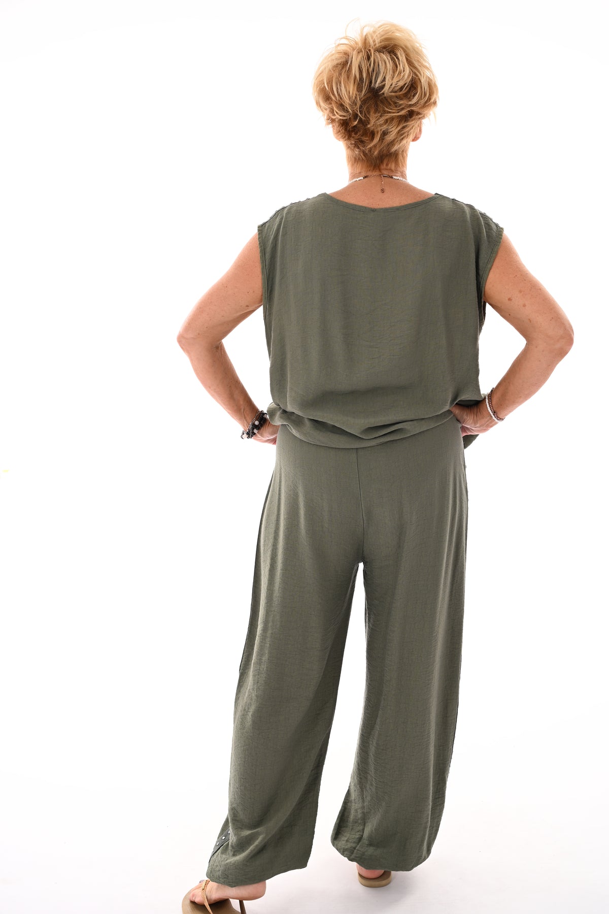 Tweedelig set korte pof top met studs legergroen