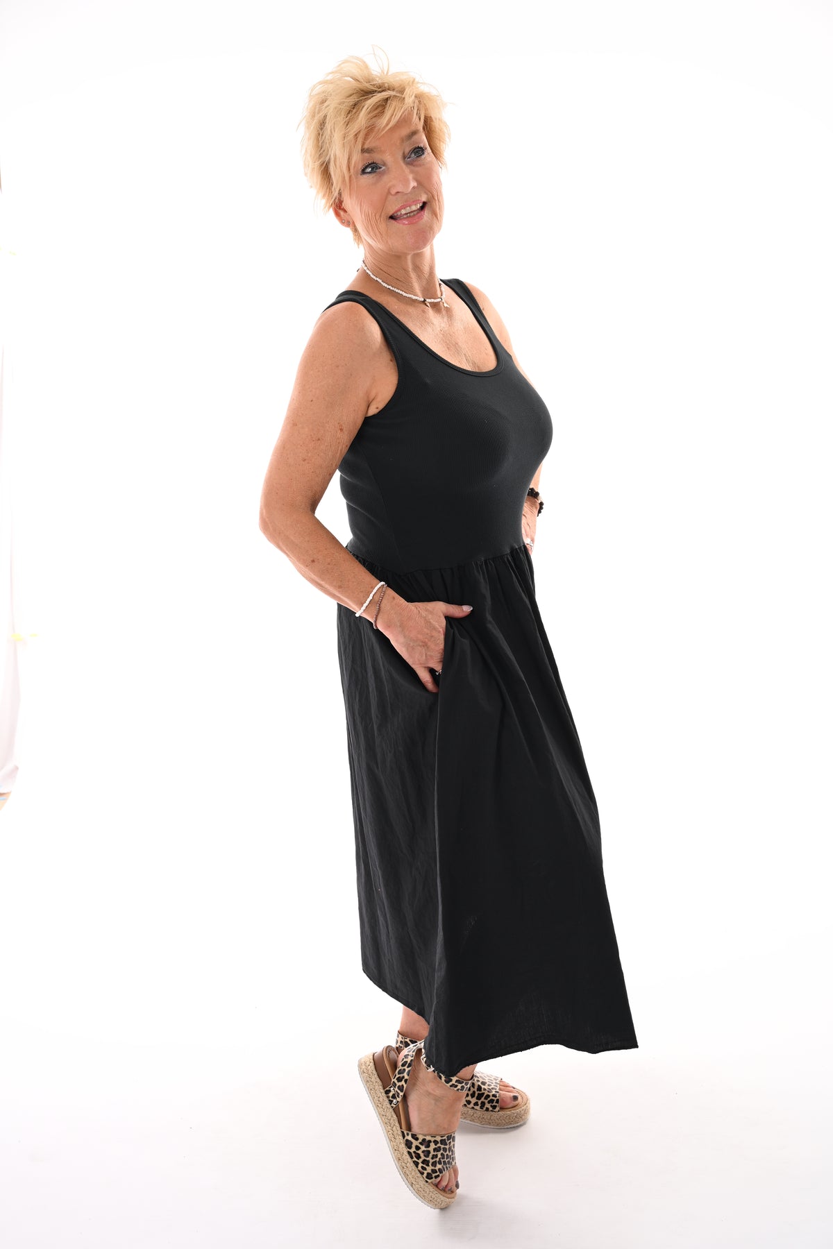 Basic jurk mouwloos uni zwart