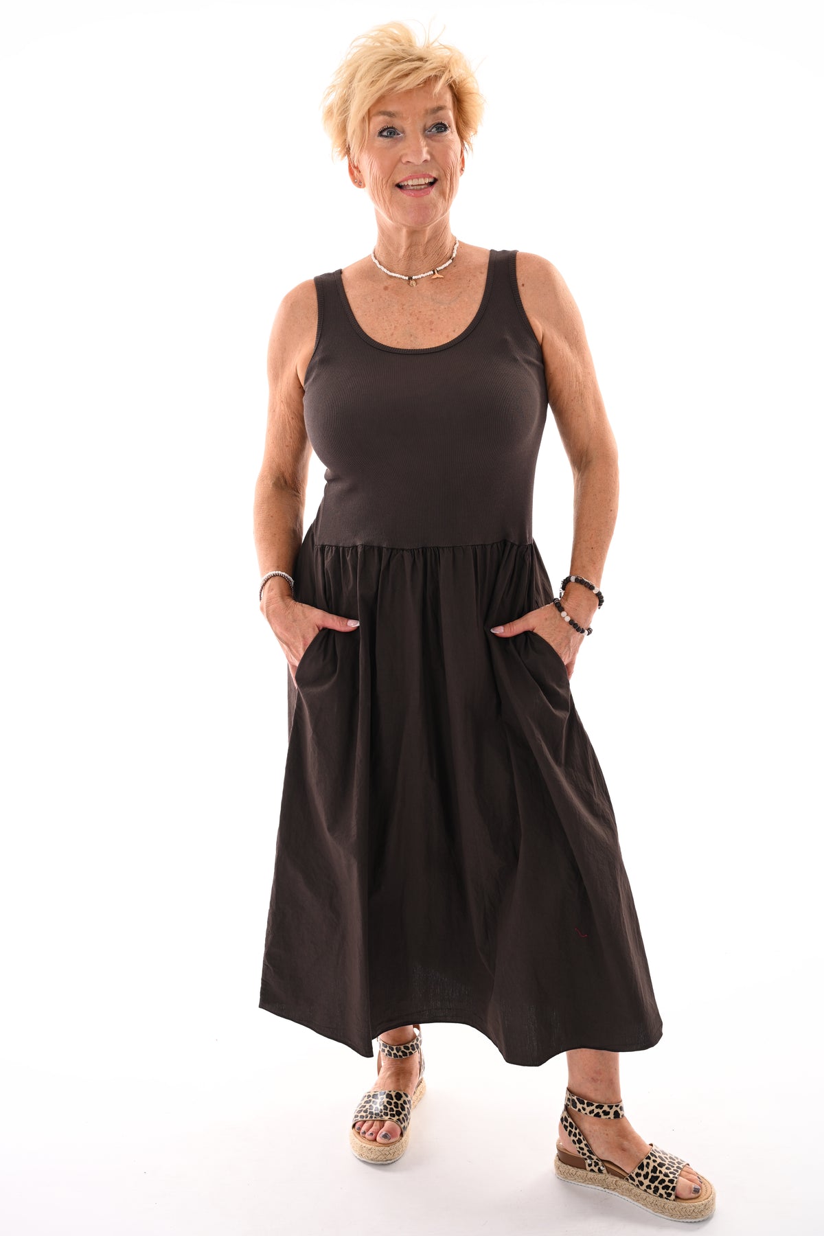 Basic jurk mouwloos uni bruin