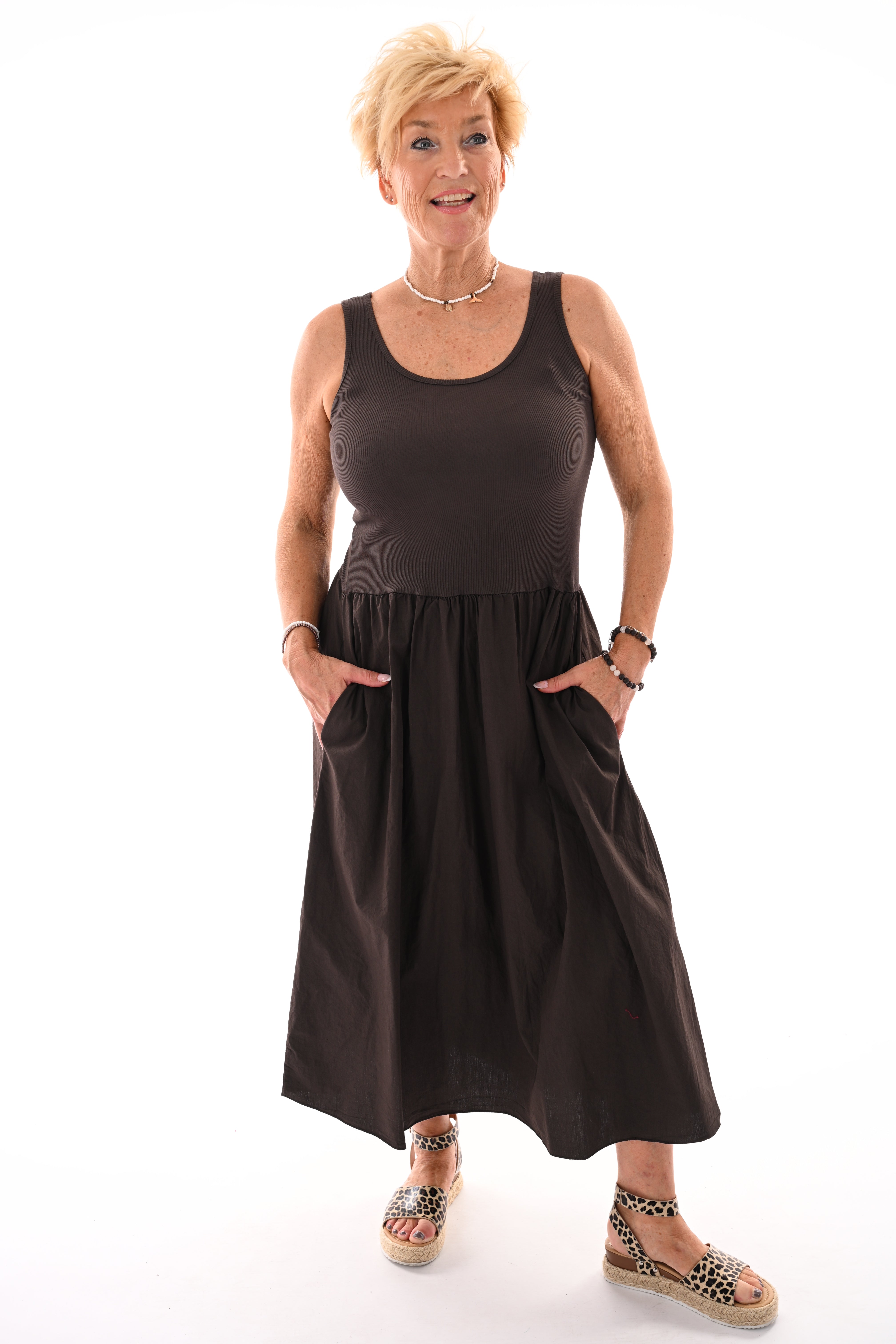 Basic jurk mouwloos uni bruin