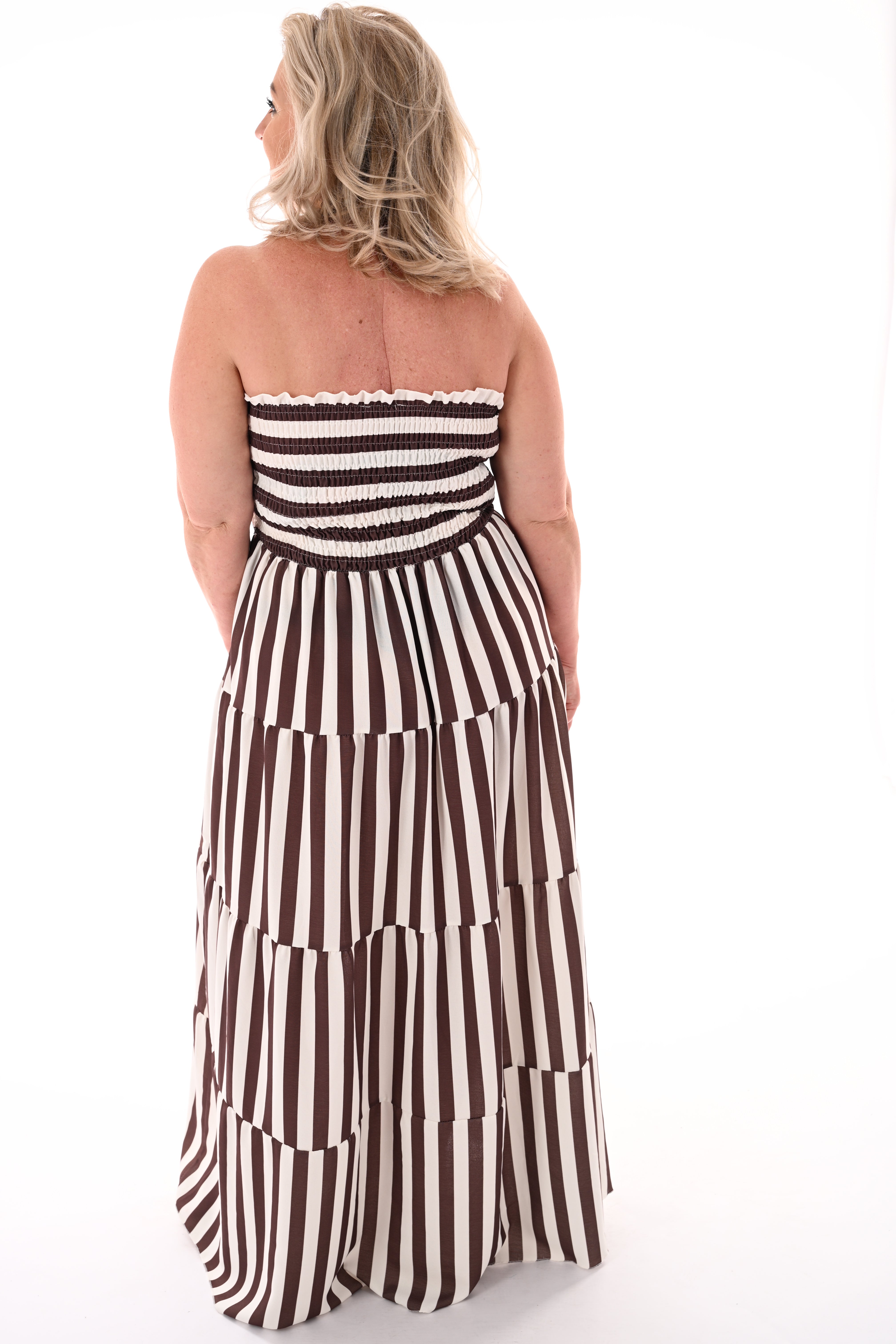 Off-shoulder jurk strepen en stroken donkerbruin/roomwit