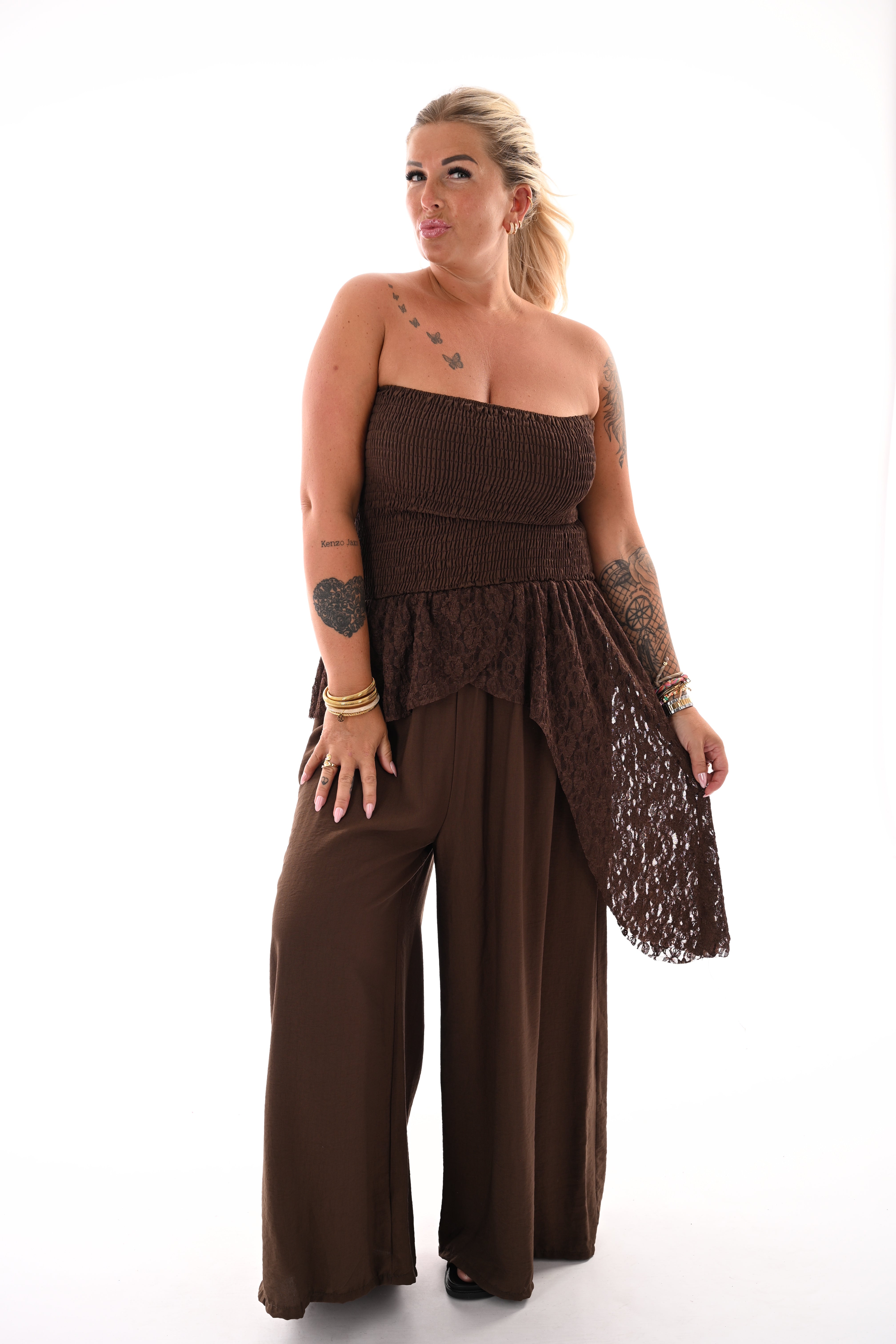Off-shoulder jumpsuit kanten detail bruin