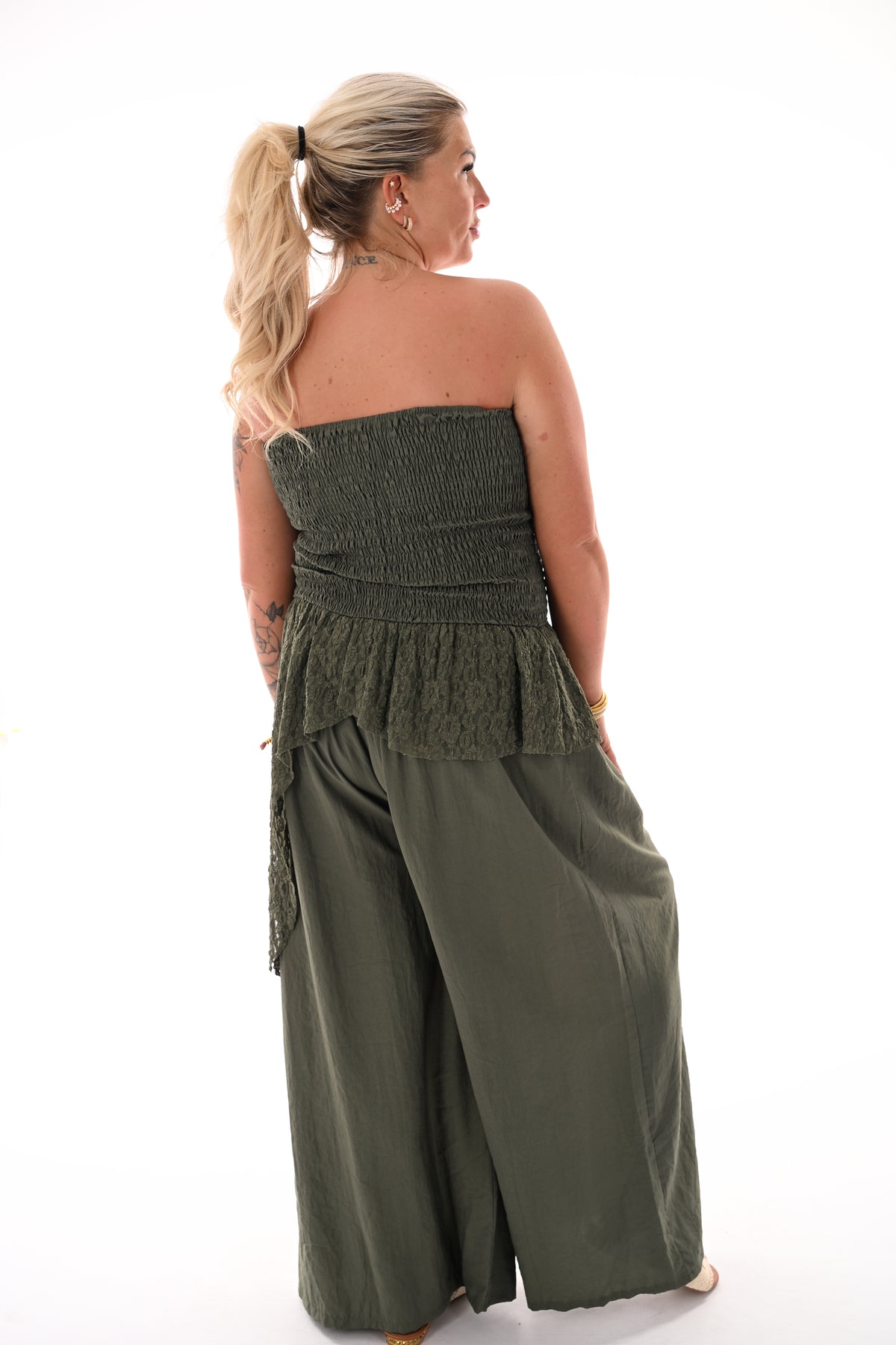 Off-shoulder jumpsuit kanten detail legergroen