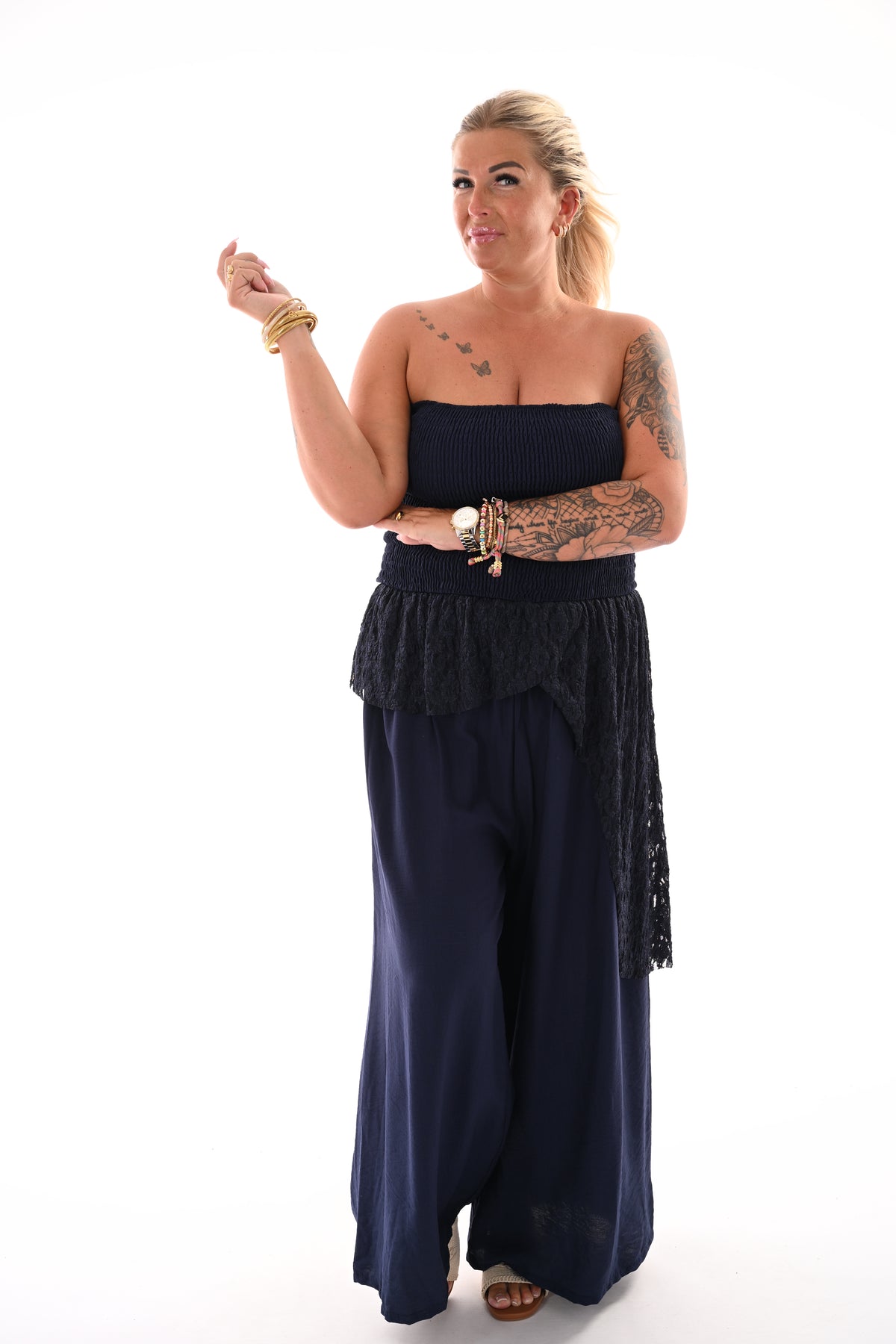 Off-shoulder jumpsuit kanten detail marineblauw