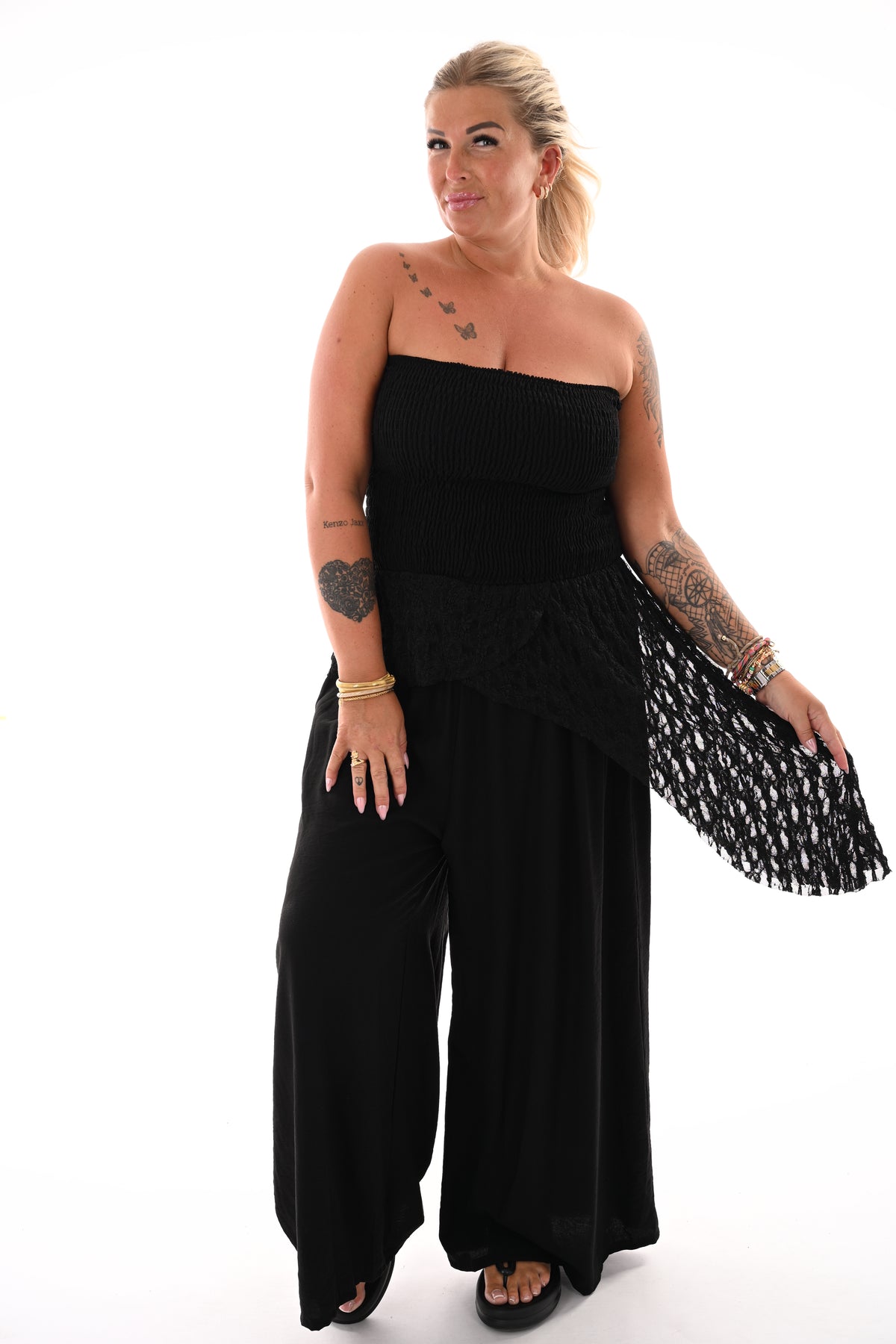 Off-shoulder jumpsuit kanten detail zwart