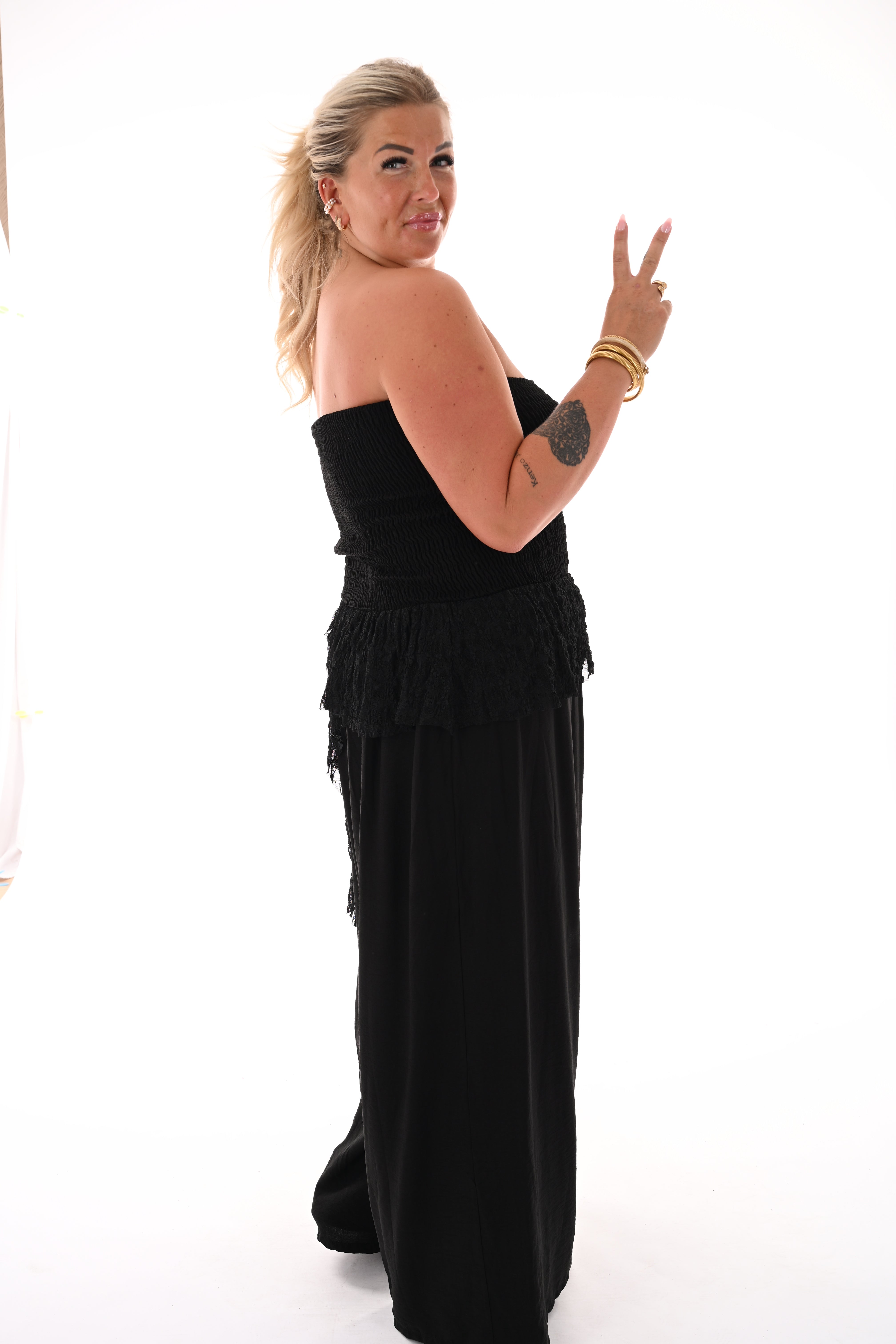 Off-shoulder jumpsuit kanten detail zwart