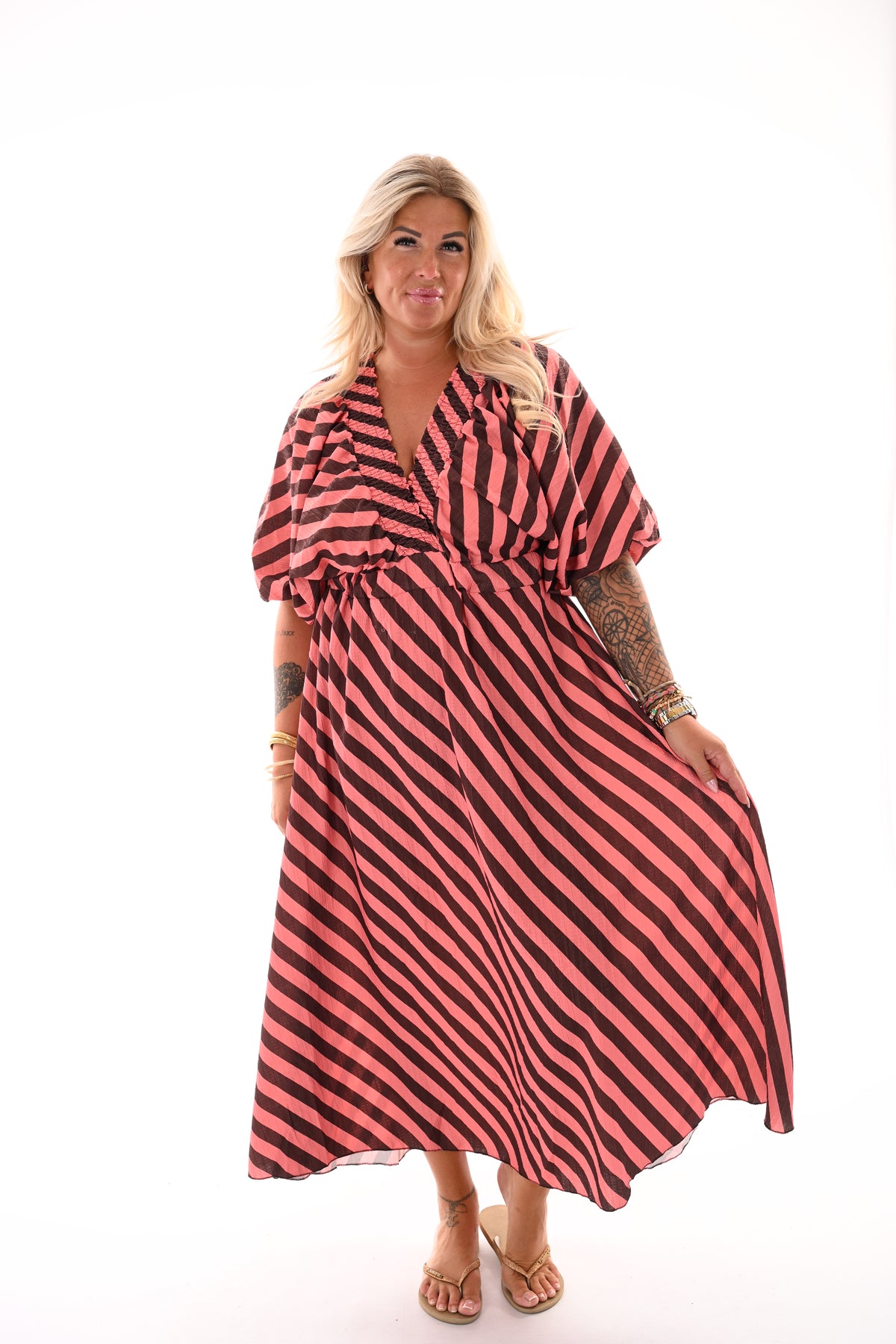 Lange jurk v-hals smock strepen bruin/roze