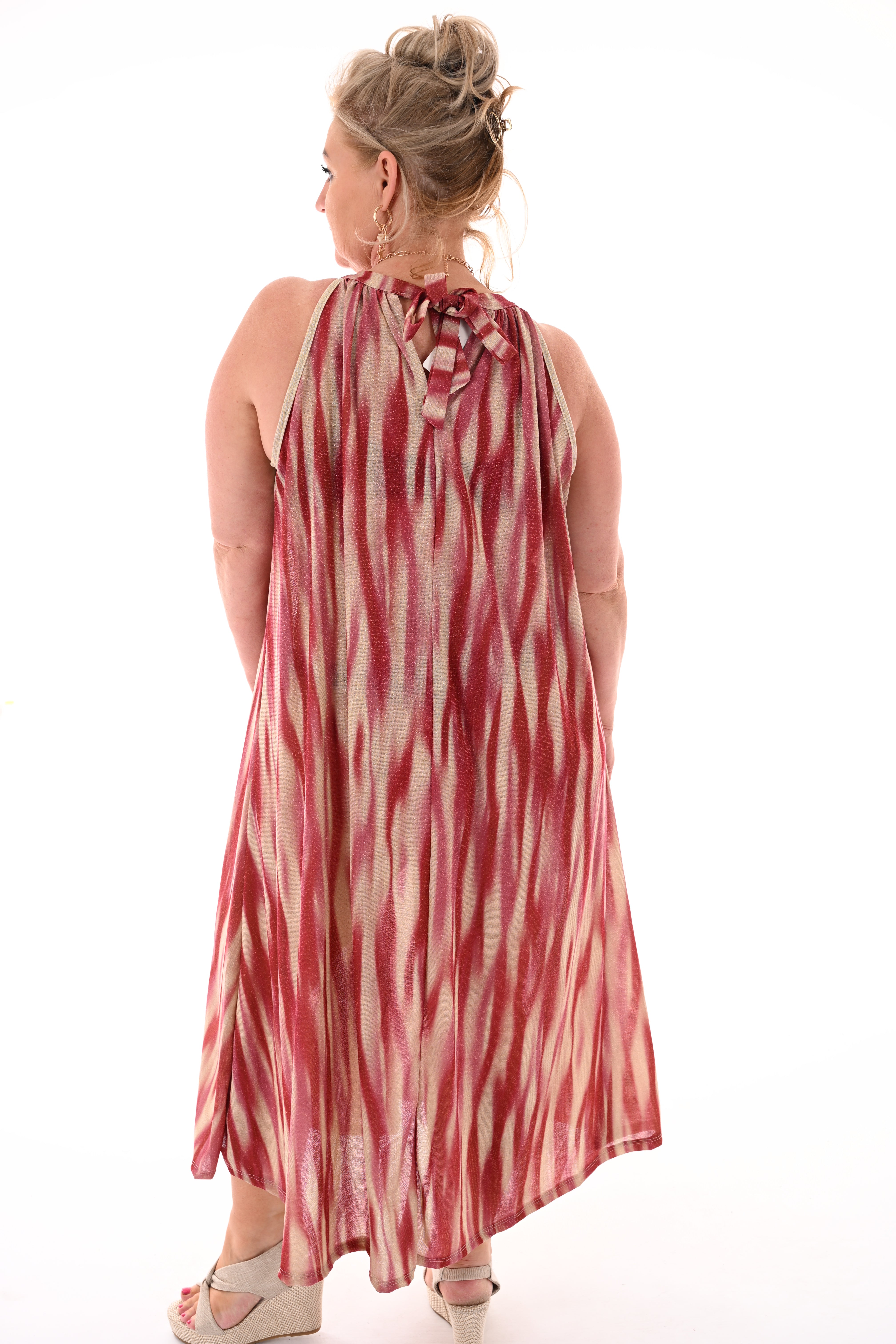Halter jurk vloeiende lijnen roze
