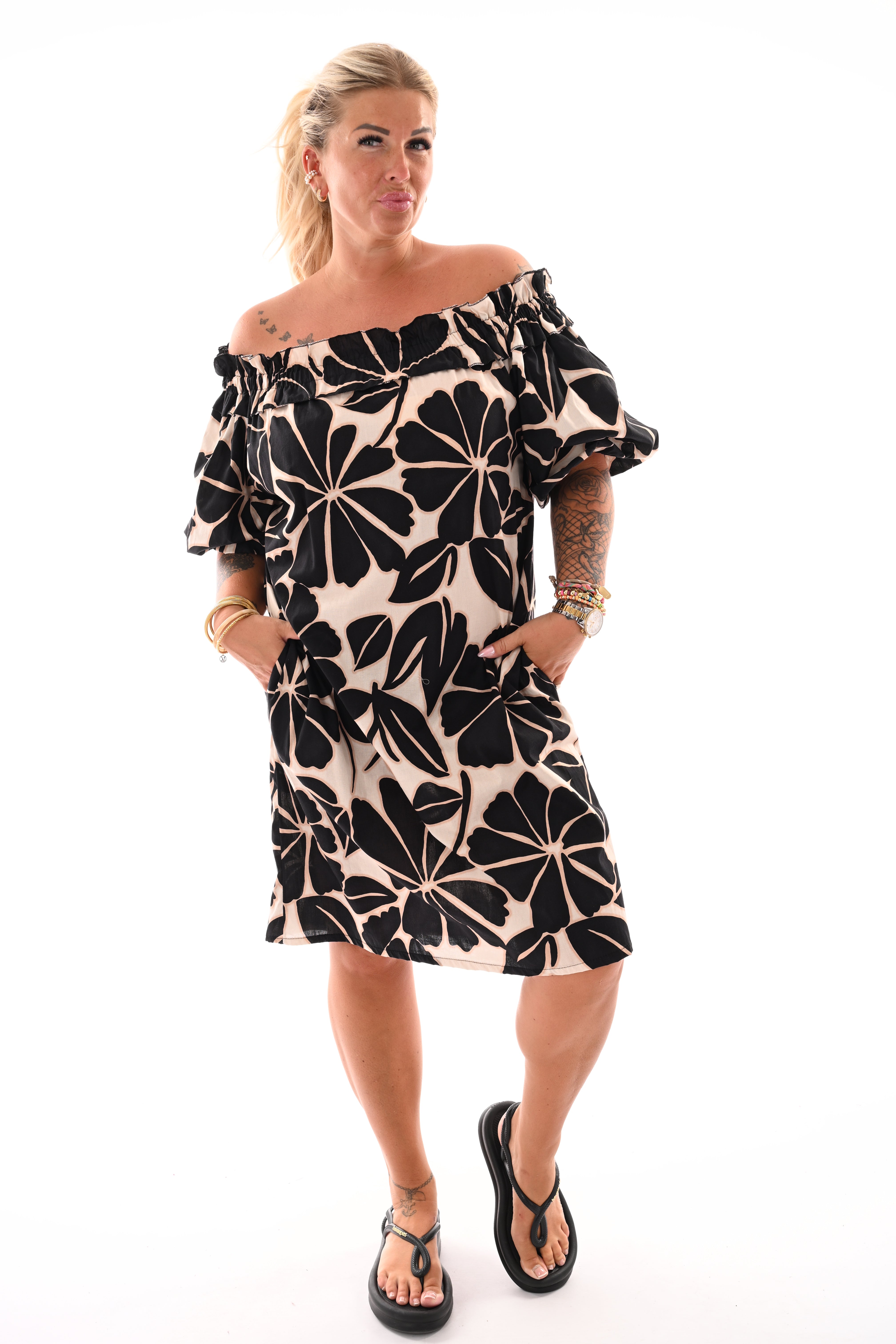 Jurk off-shoulder bladeren zwart