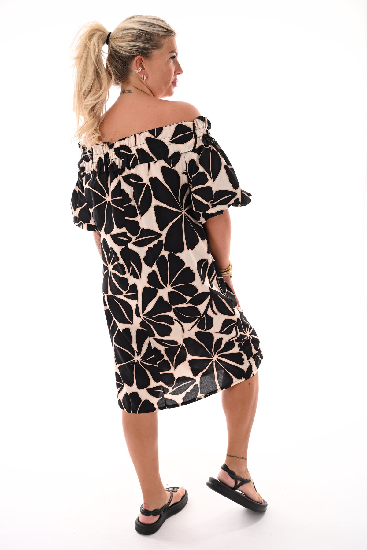 Jurk off-shoulder bladeren zwart
