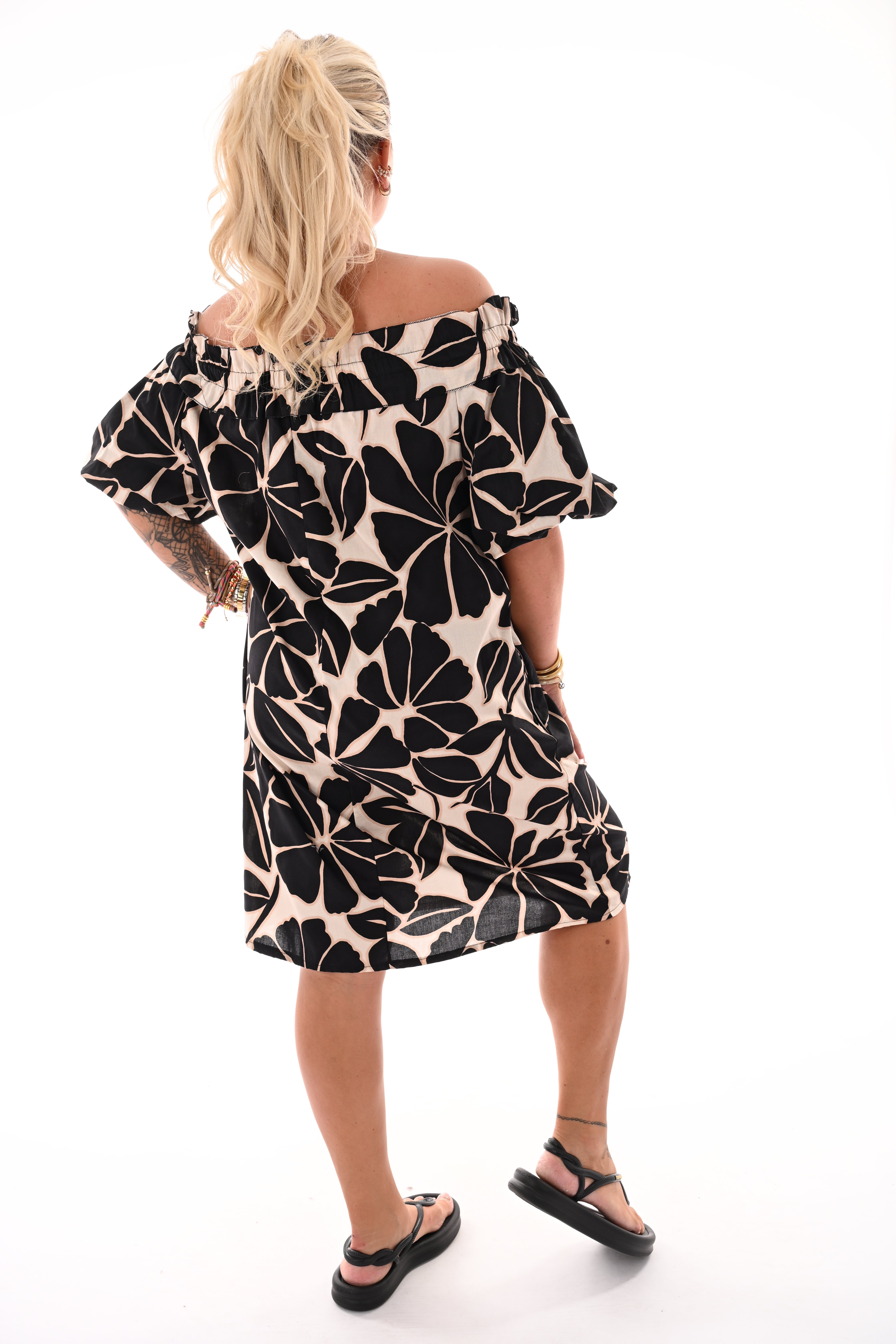 Jurk off-shoulder bladeren zwart