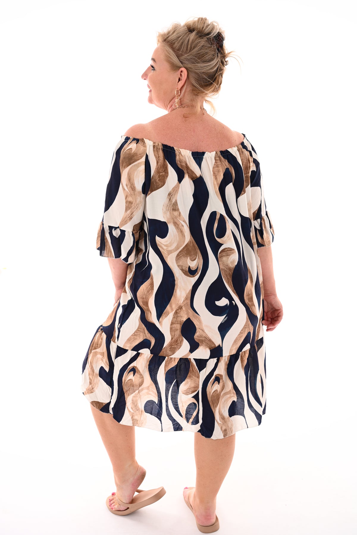 Off-shoulder jurk met golvend detail marineblauw