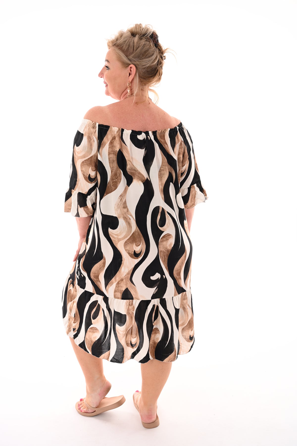 Off-shoulder jurk met golvend detail zwart
