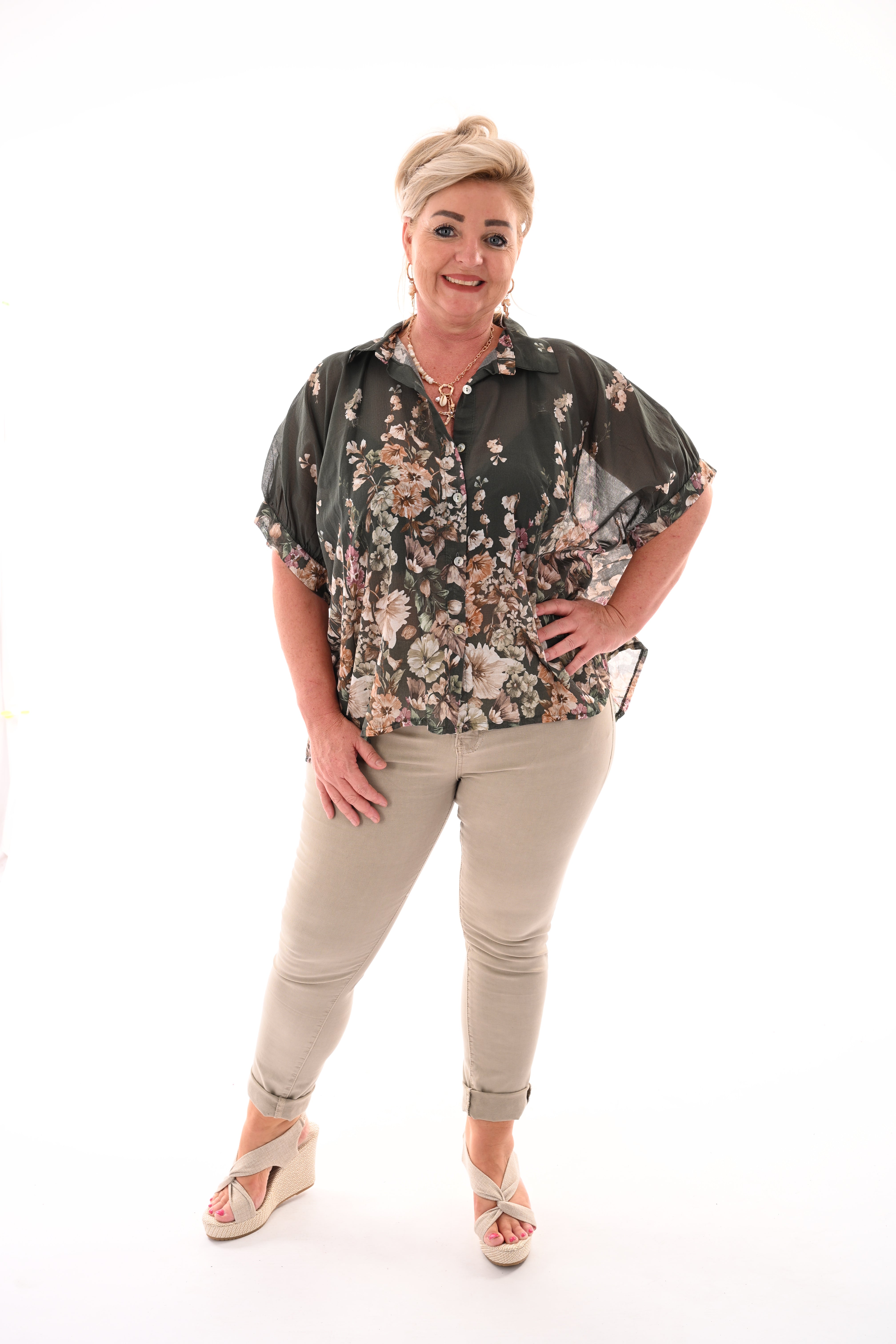 Doorknoop blouse bloemen print legergroen